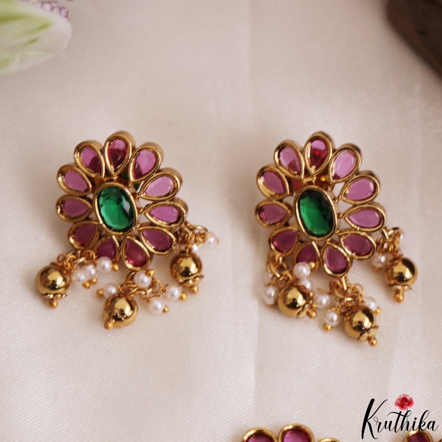 Beautiful Floral Motifs Kemp Choker With Golden Bead Drops NC3222