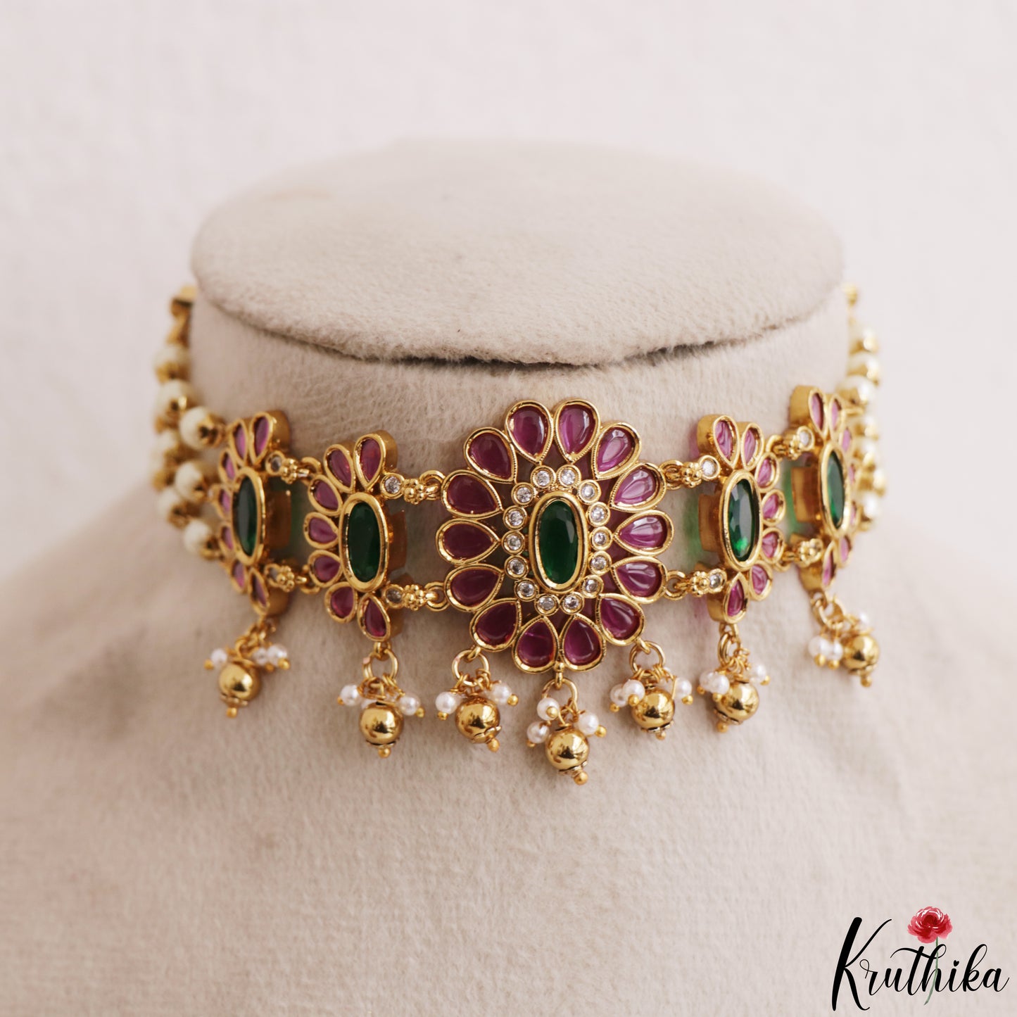 Beautiful Floral Motifs Kemp Choker With Golden Bead Drops NC3222