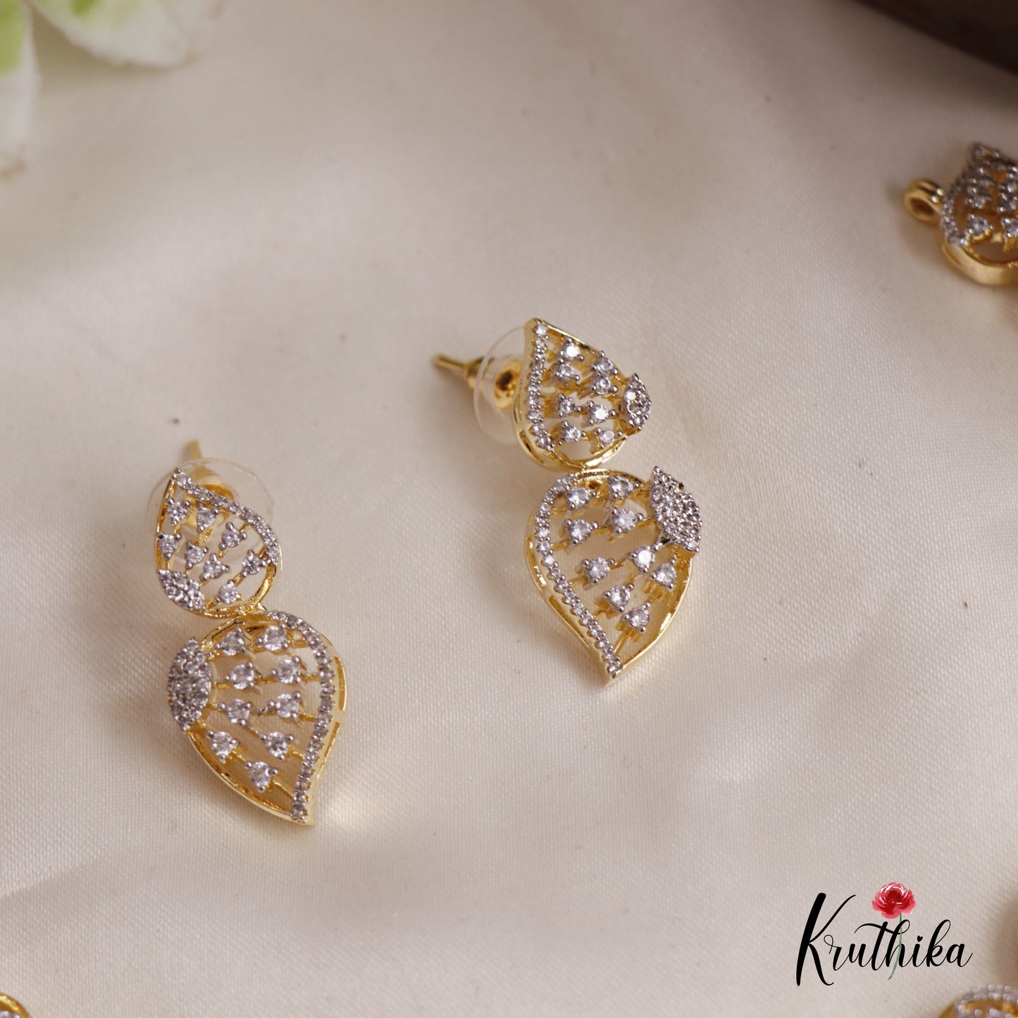 Elegant Leaf Motifs AD Necklace NC2661