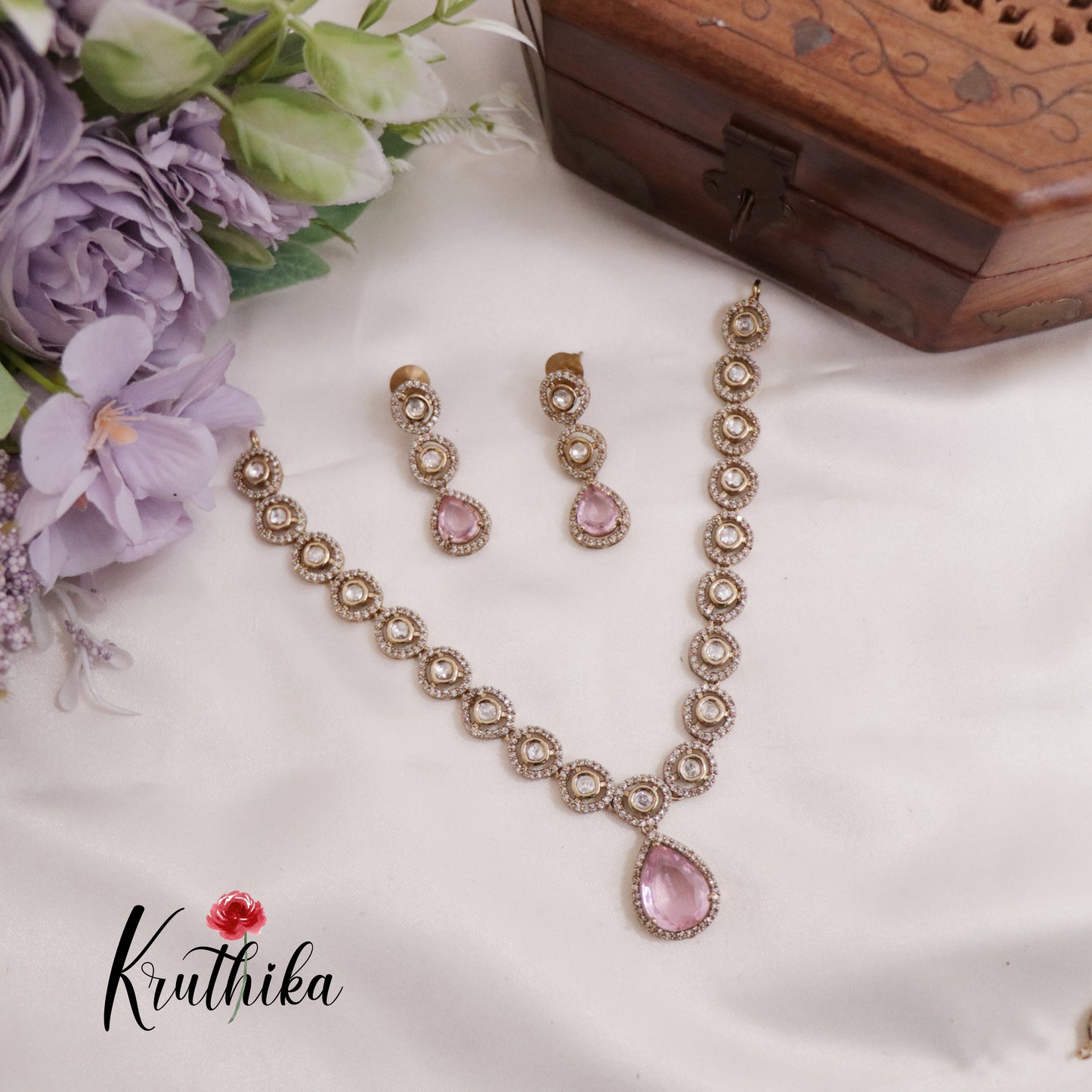 Simple AD Victorian Pendant Necklace NC2335 (Available in 5 Colours)