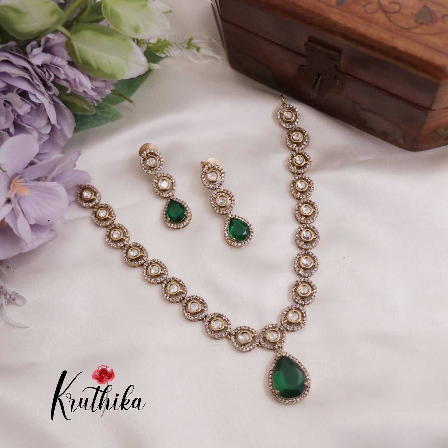 Simple AD Victorian Pendant Necklace NC2335 (Available in 5 Colours)