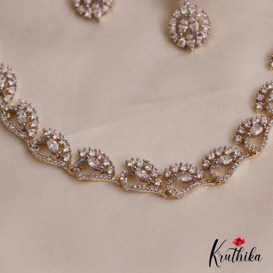 Pretty AD Leaf Motifs Necklace NC2738