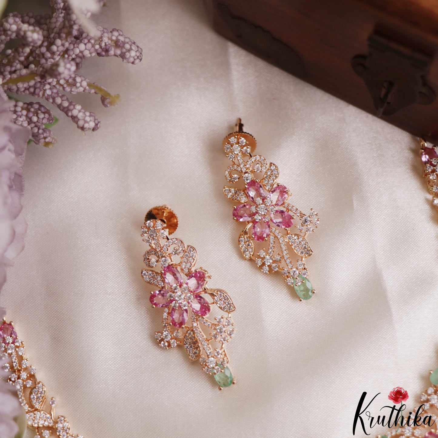 Gorgeous Floral Leaf Motifs CZ Victorian Necklace NC3126