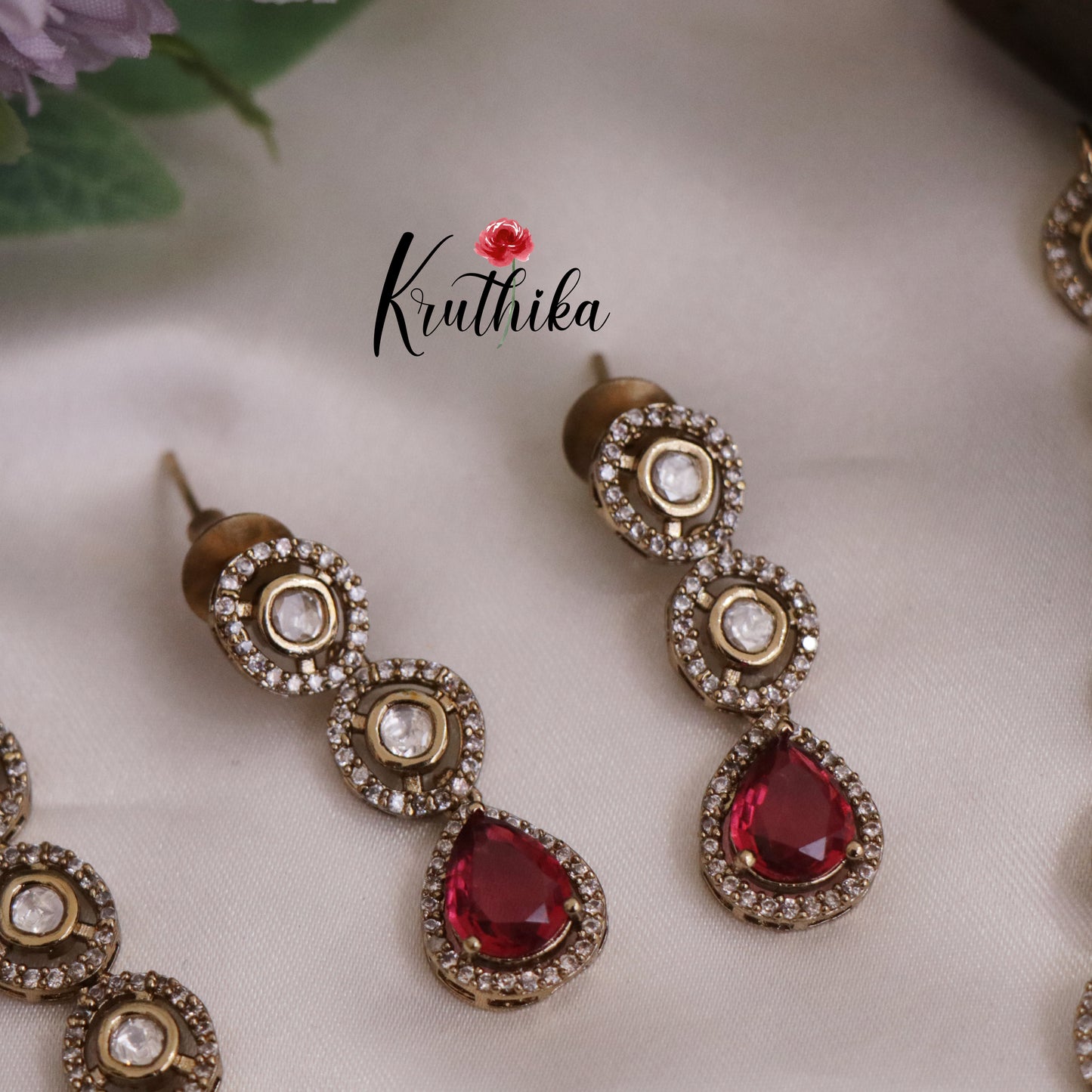 Simple AD Victorian Pendant Necklace NC2335 (Available in 5 Colours)