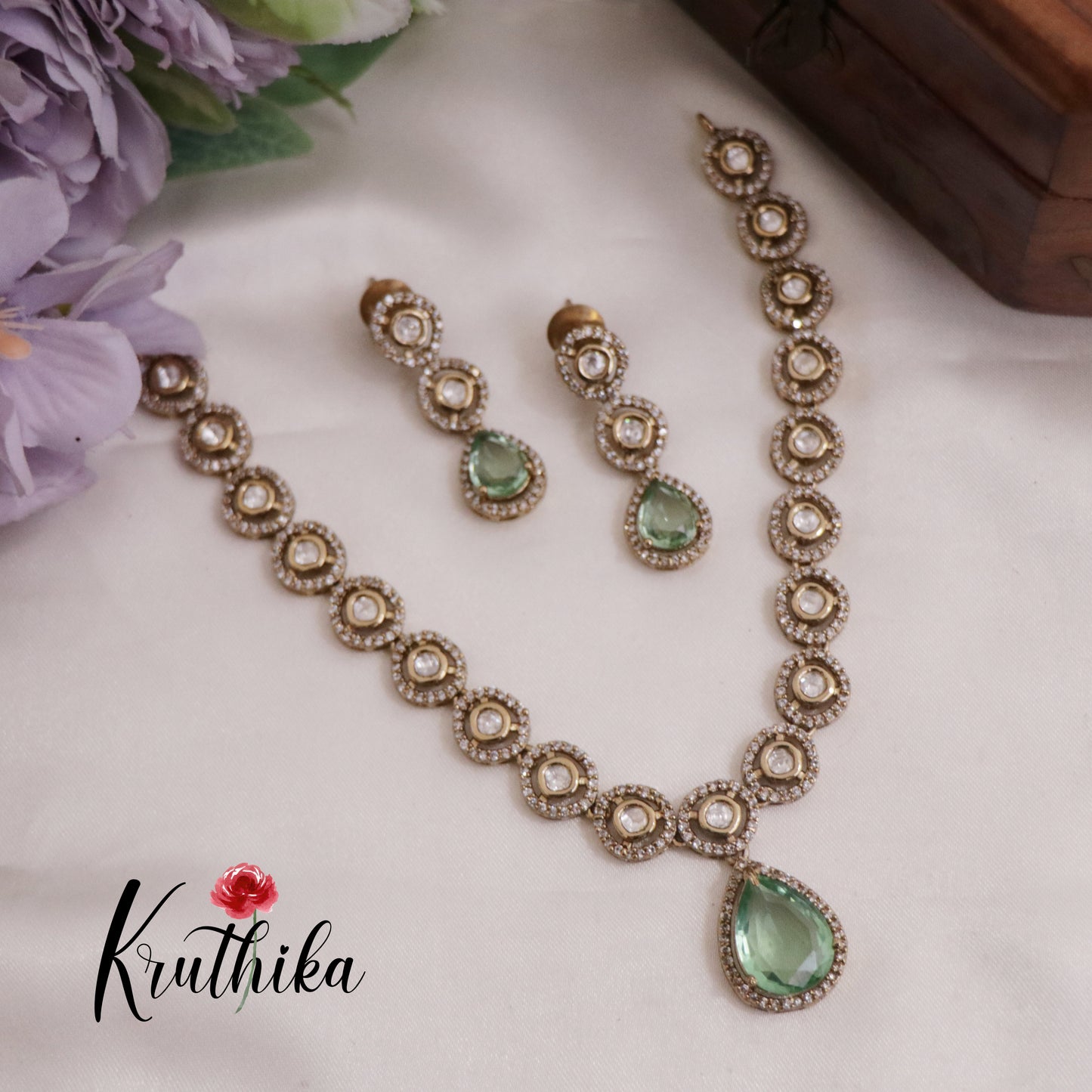 Simple AD Victorian Pendant Necklace NC2335 (Available in 5 Colours)