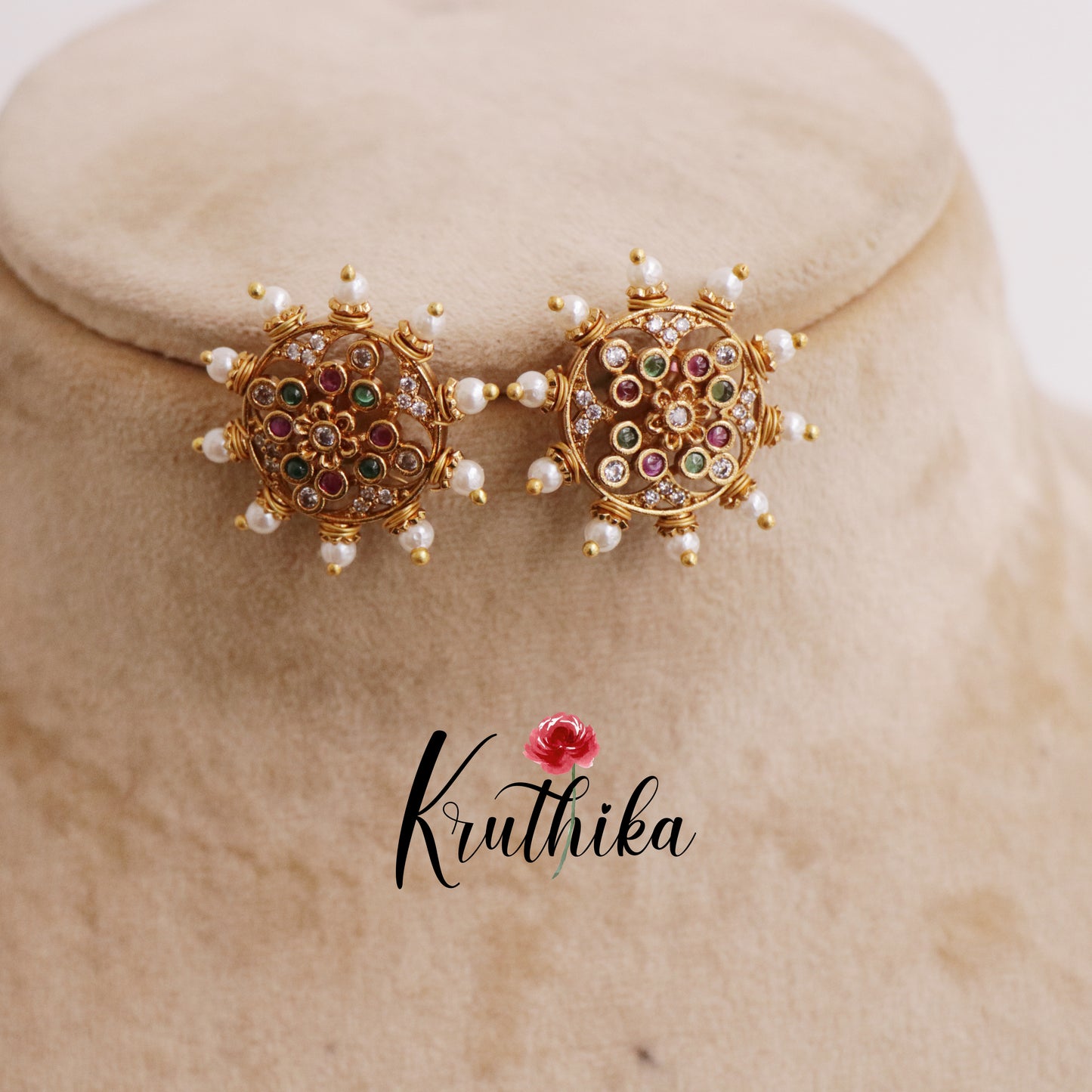 Simple Antique Floral Chakra Pearl Earstuds E690 (Available in 3 Colors)