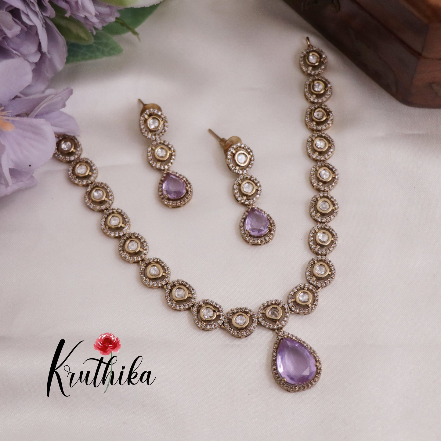 Simple AD Victorian Pendant Necklace NC2335 (Available in 5 Colours)