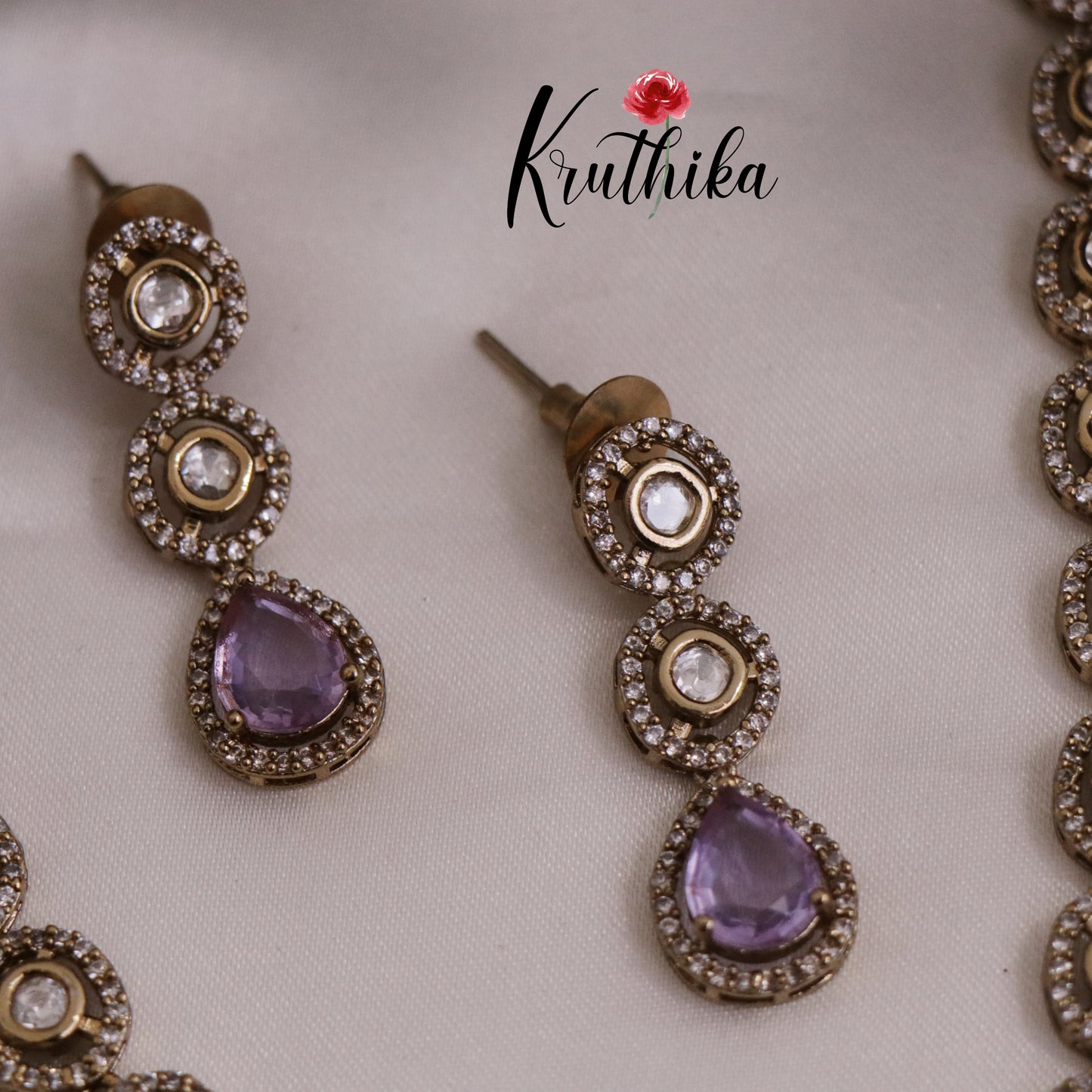 Simple AD Victorian Pendant Necklace NC2335 (Available in 5 Colours)