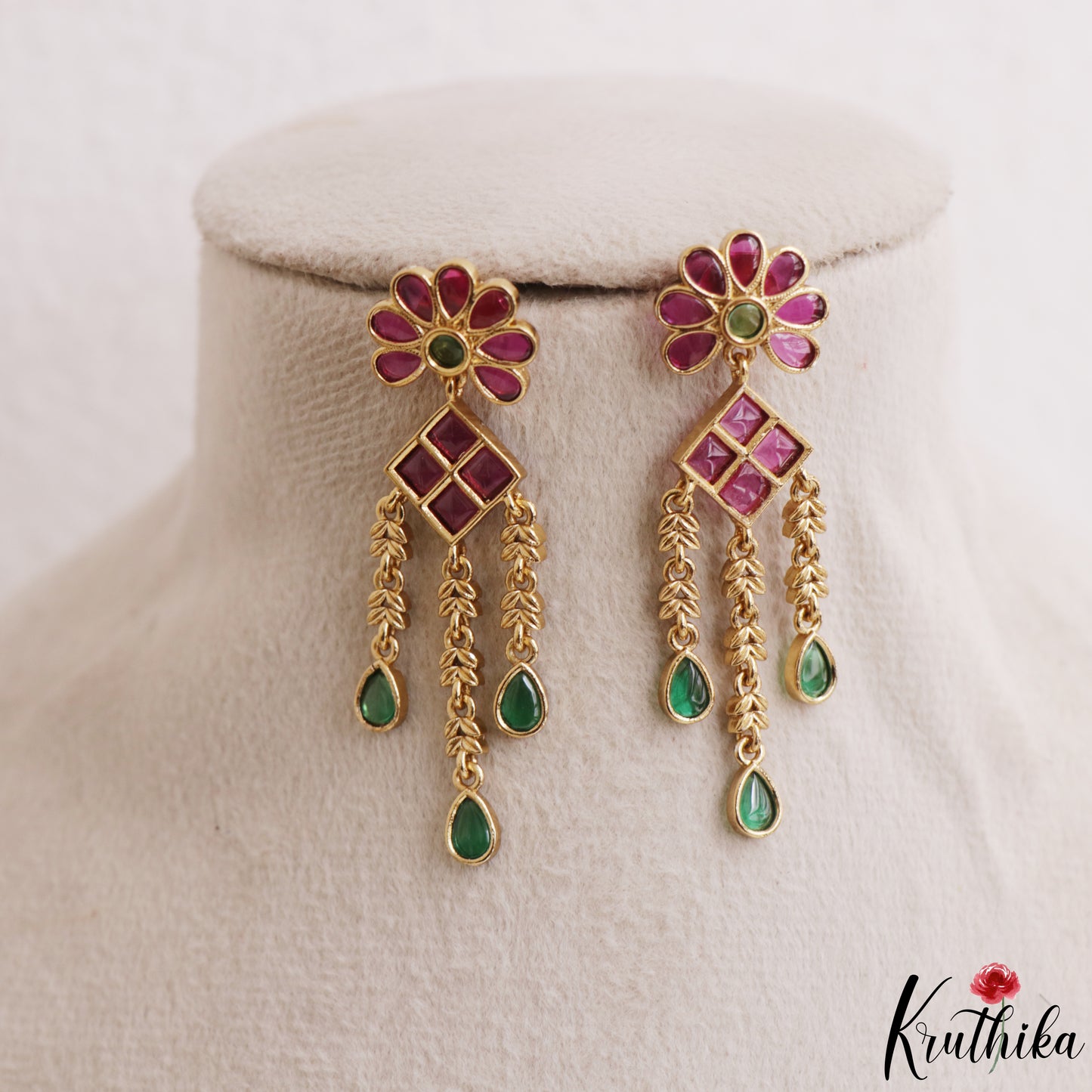 Trendy Floral Motifs Kemp Earrings E1196
