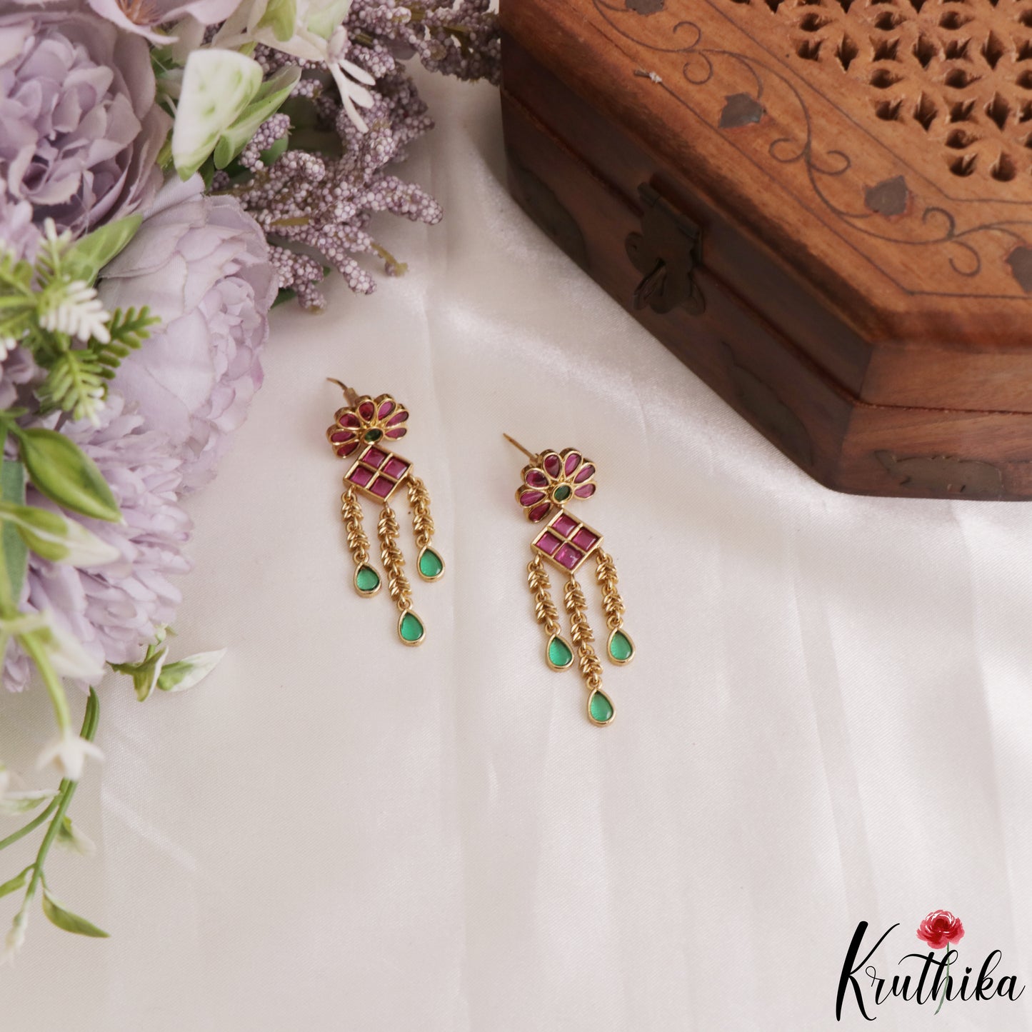 Trendy Floral Motifs Kemp Earrings E1196