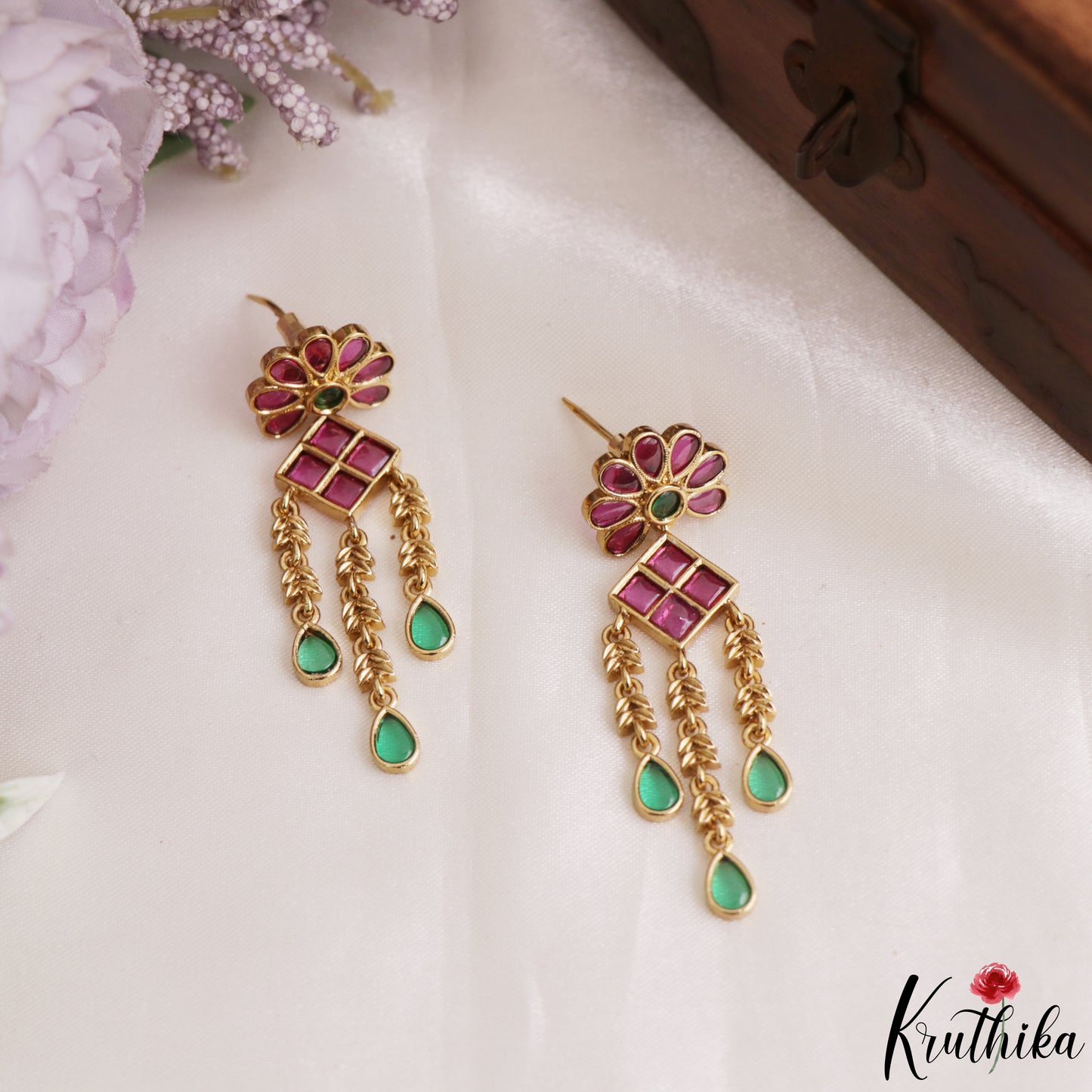 Trendy Floral Motifs Kemp Earrings E1196