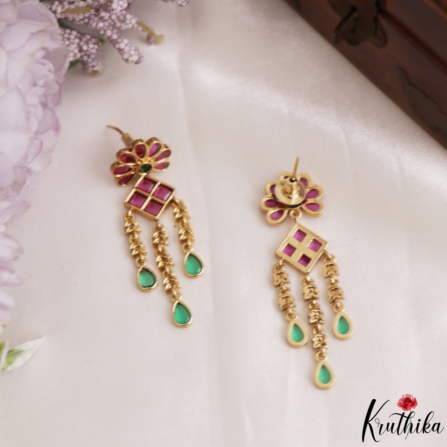 Trendy Floral Motifs Kemp Earrings E1196