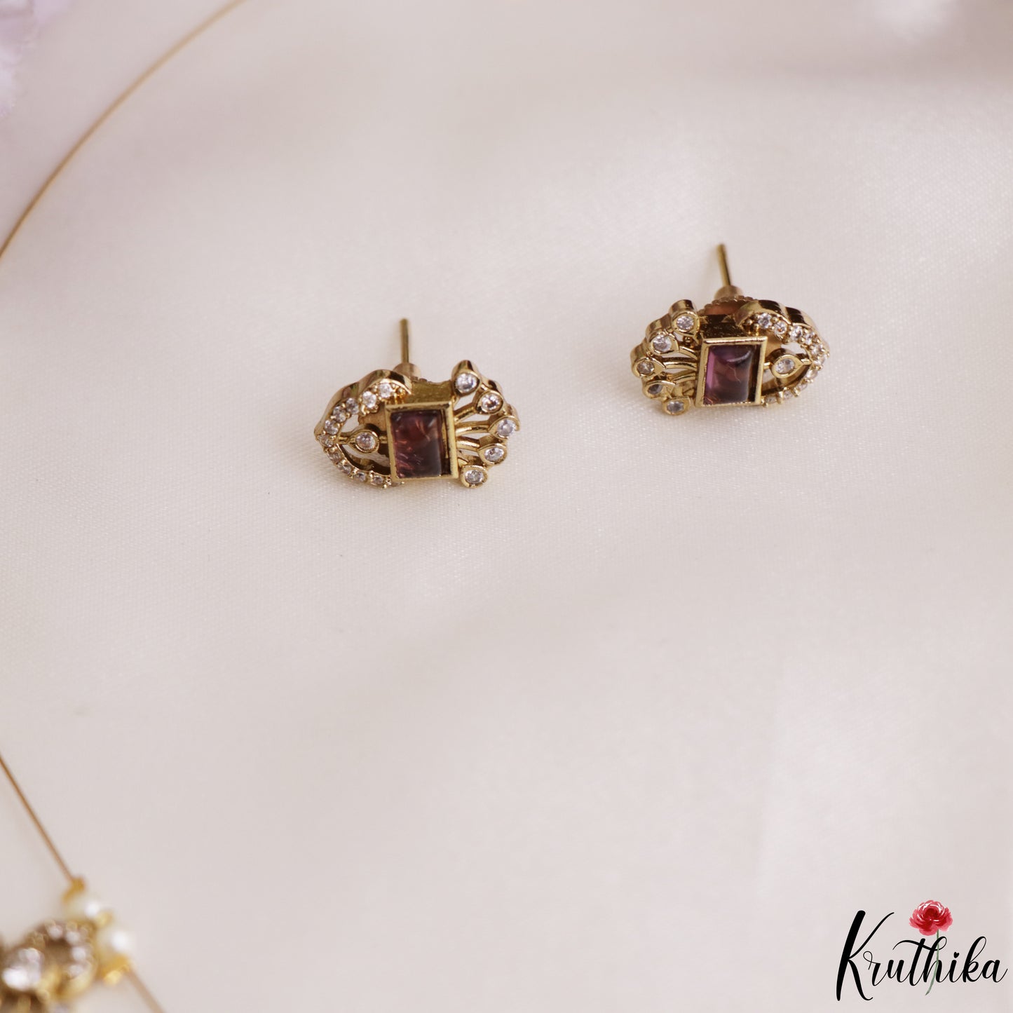 Pretty Floral Motifs CZ Invisible Chain NC3250 (Available In 6 Colors)