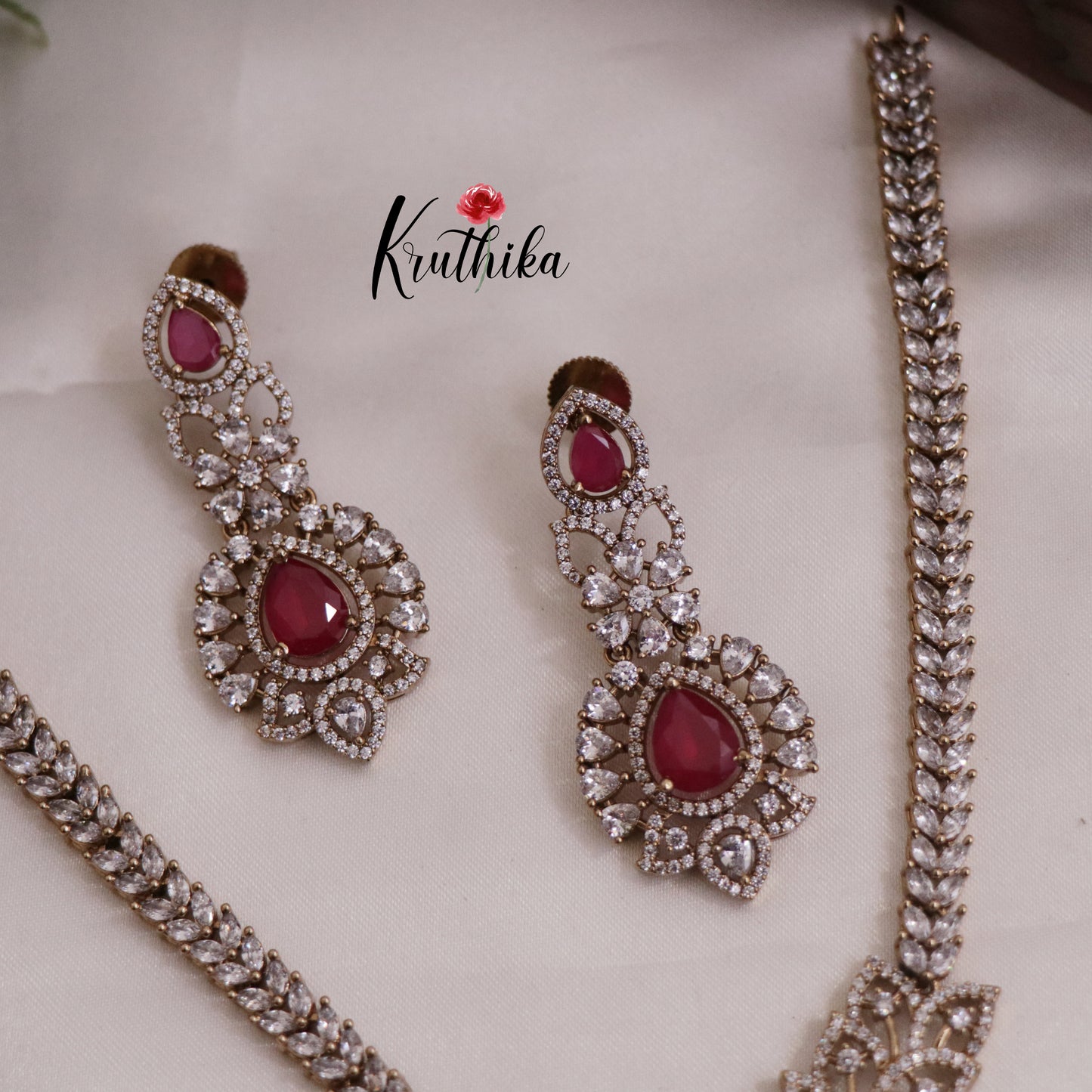 Trendy CZ Sparkling Leaf Pendant Necklace NC2336 (Available in 3 colours)