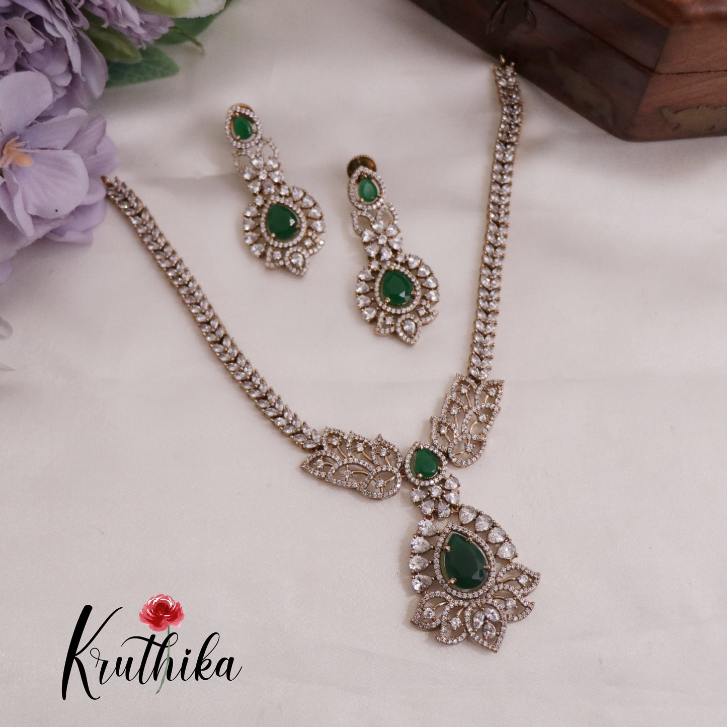 Trendy CZ Sparkling Leaf Pendant Necklace NC2336 (Available in 3 colours)