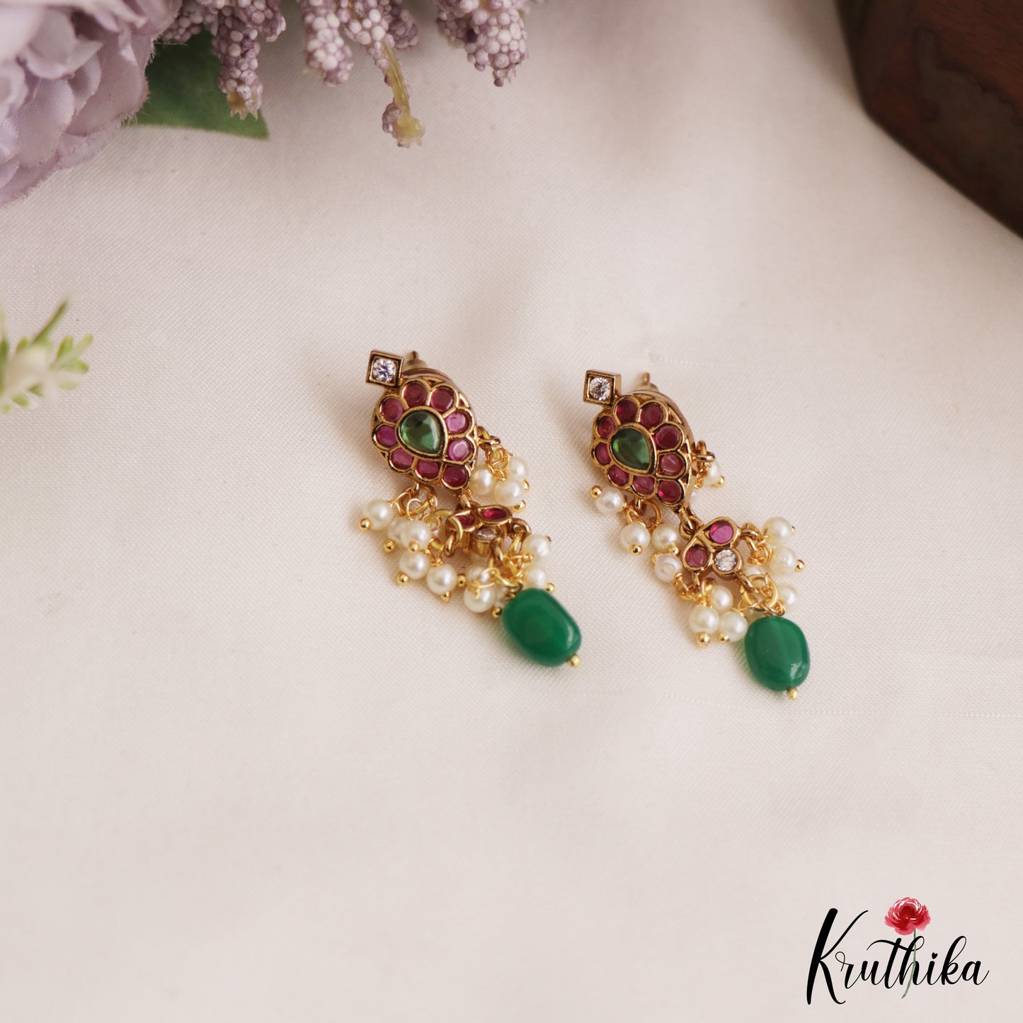 Classic Teardrop Motifs Kemp Earrings With Pearl Bead Drops E1125