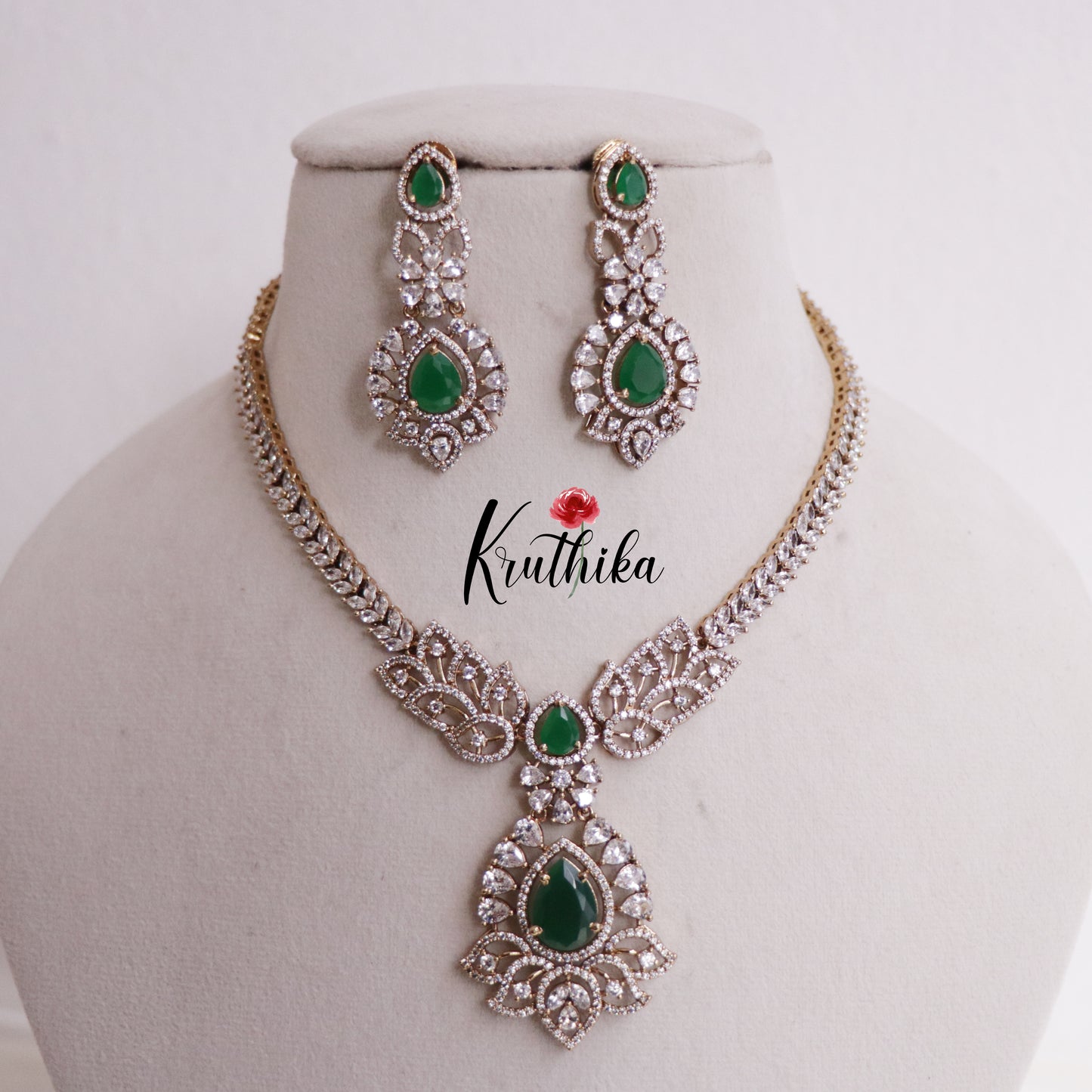 Trendy CZ Sparkling Leaf Pendant Necklace NC2336 (Available in 3 colours)