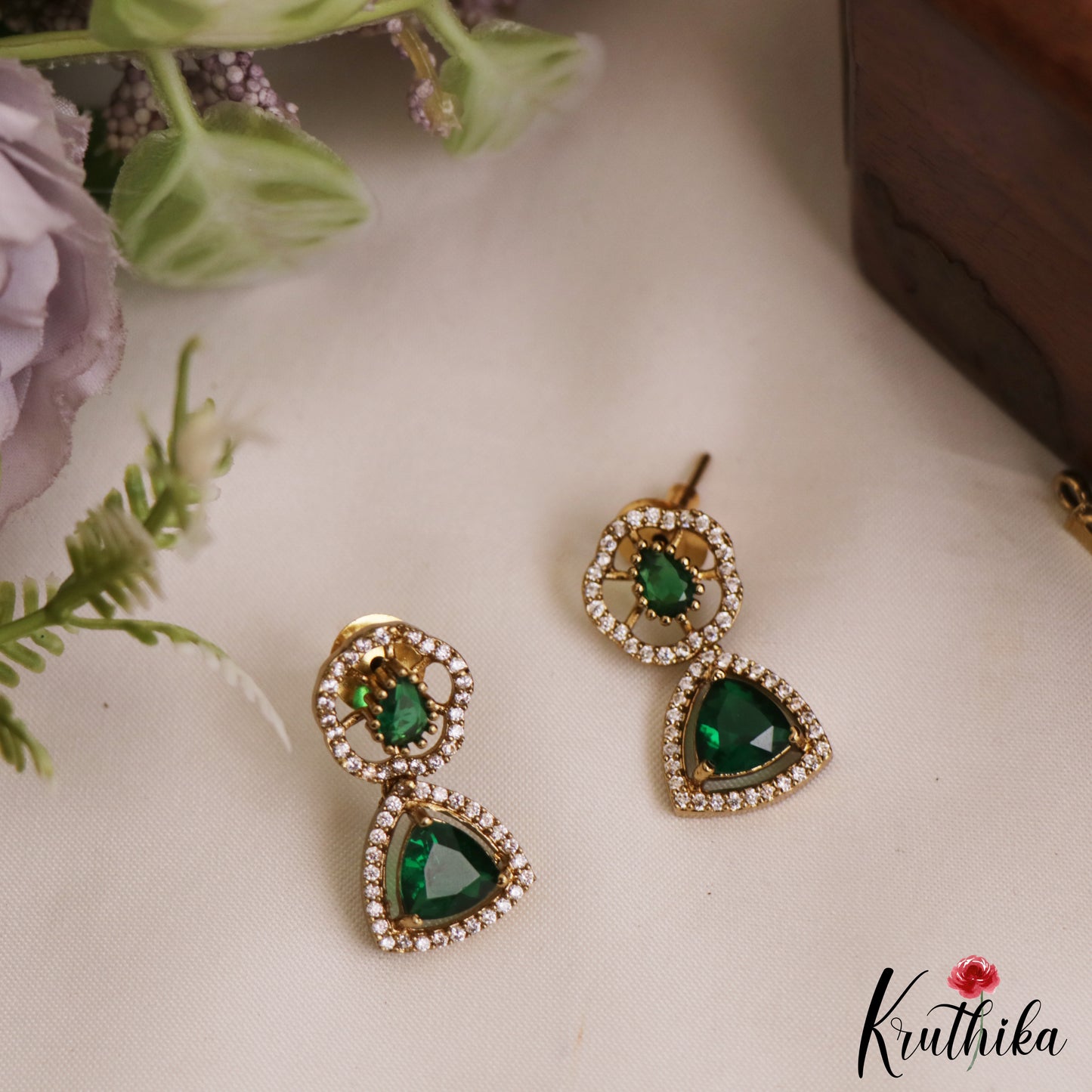 Pretty Teardrop Motifs Hasli Choker NC2927