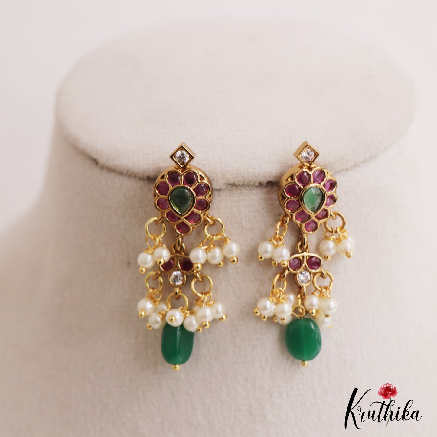 Classic Teardrop Motifs Kemp Earrings With Pearl Bead Drops E1125