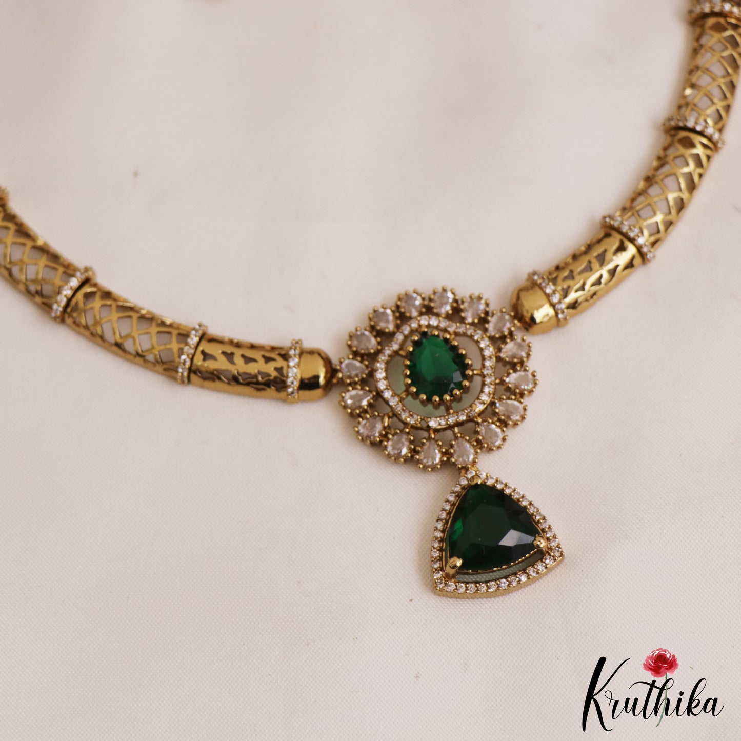 Pretty Teardrop Motifs Hasli Choker NC2927