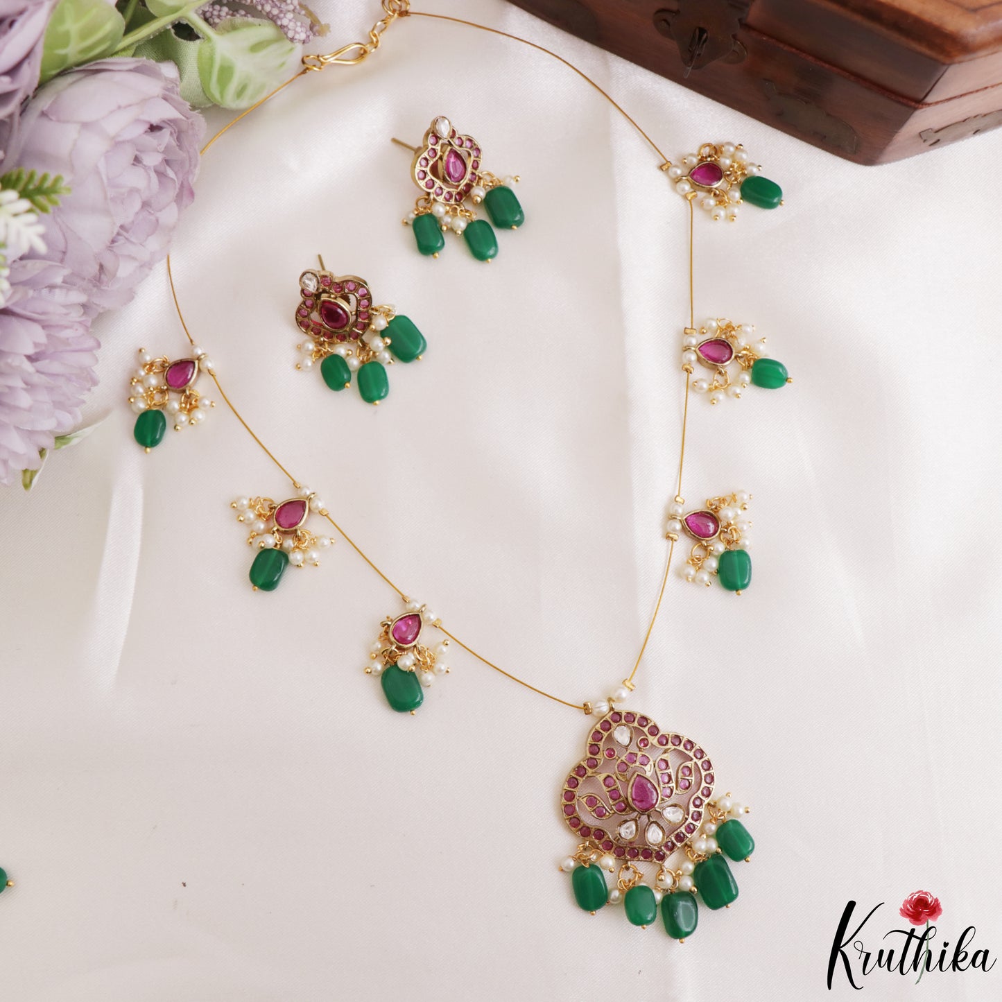 Classic Floral Teardrop Motifs Kemp Invisible Chain With Green Bead Drops NC3251 (Available In 3 Colors)