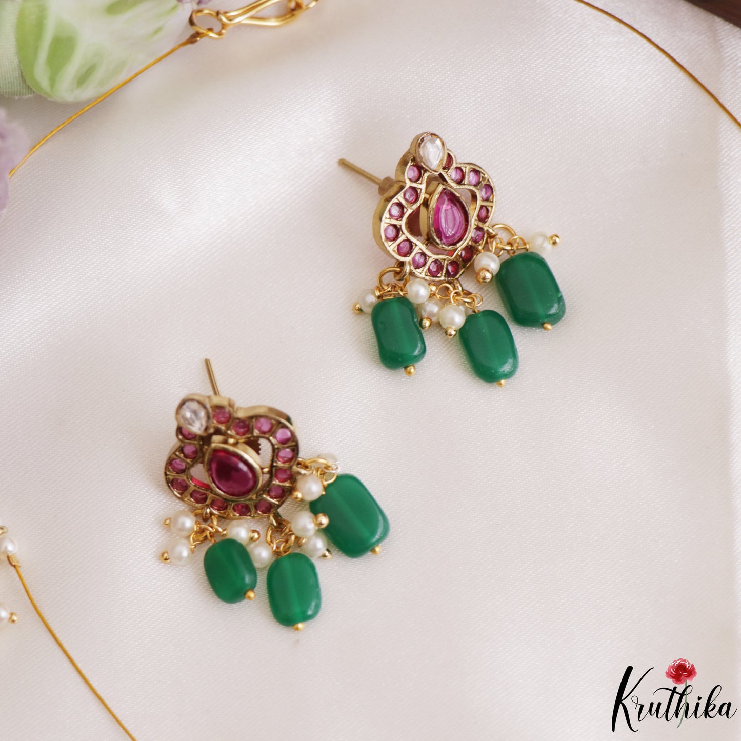 Classic Floral Teardrop Motifs Kemp Invisible Chain With Green Bead Drops NC3251 (Available In 3 Colors)