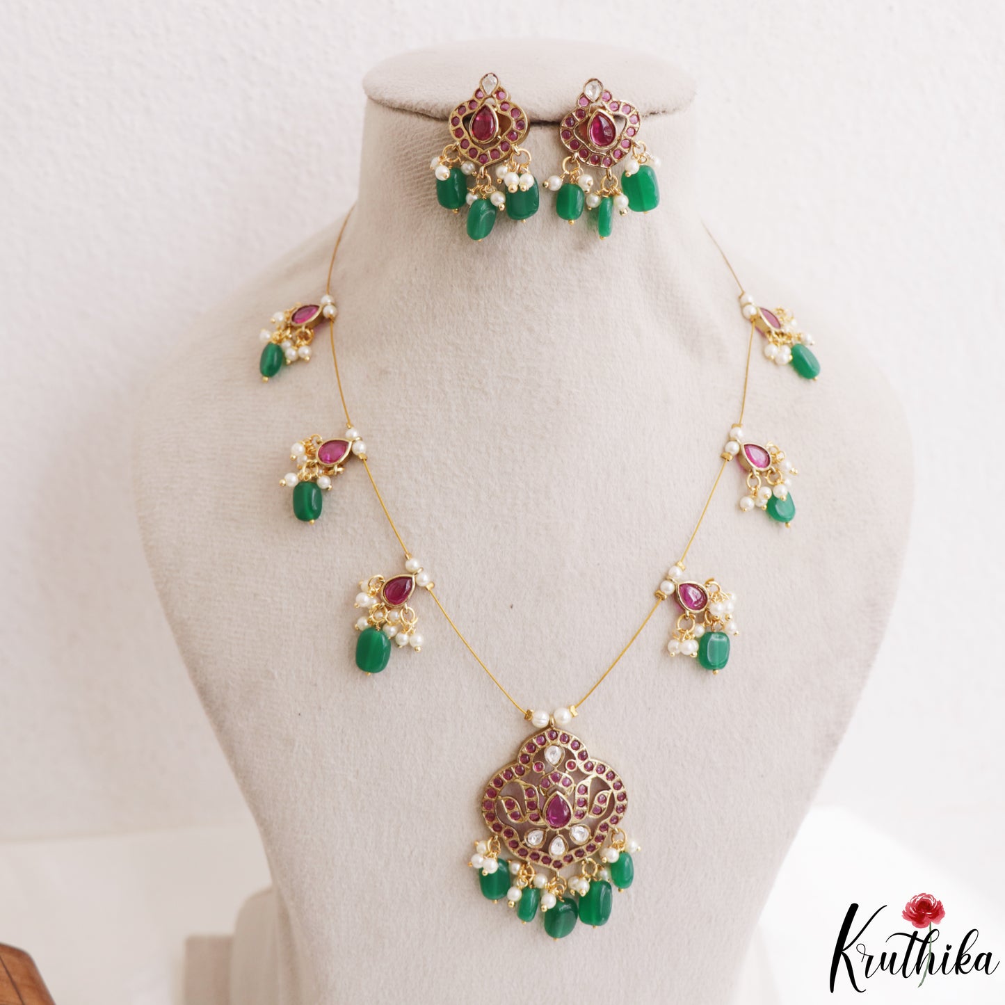 Classic Floral Teardrop Motifs Kemp Invisible Chain With Green Bead Drops NC3251 (Available In 3 Colors)