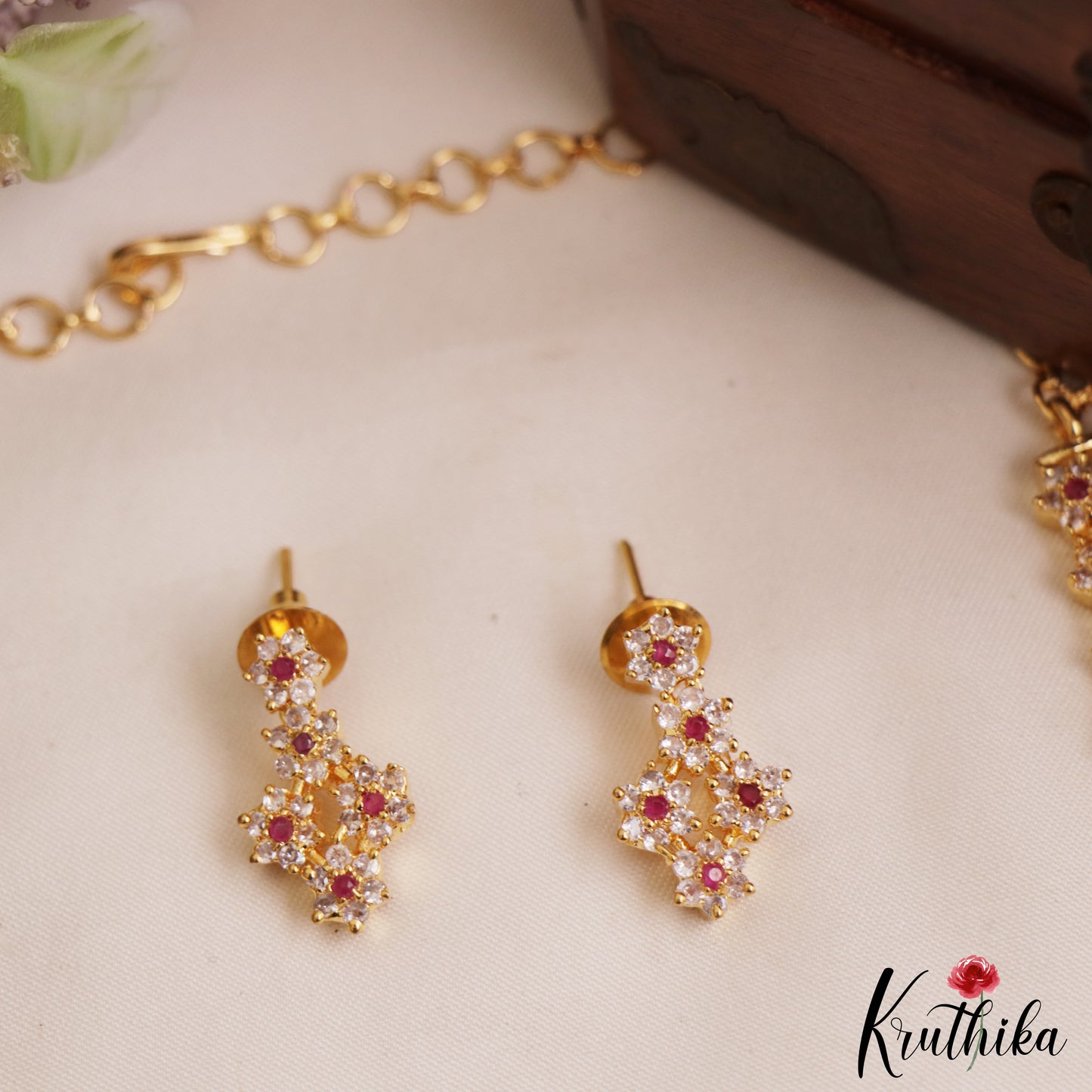 Sparkling Floral Motifs Gold-Tone Necklace NC2922