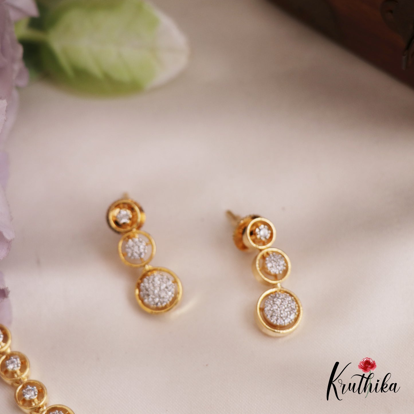 Sparkling Diamond-Finish Gold-Tone AD Choker NC2745