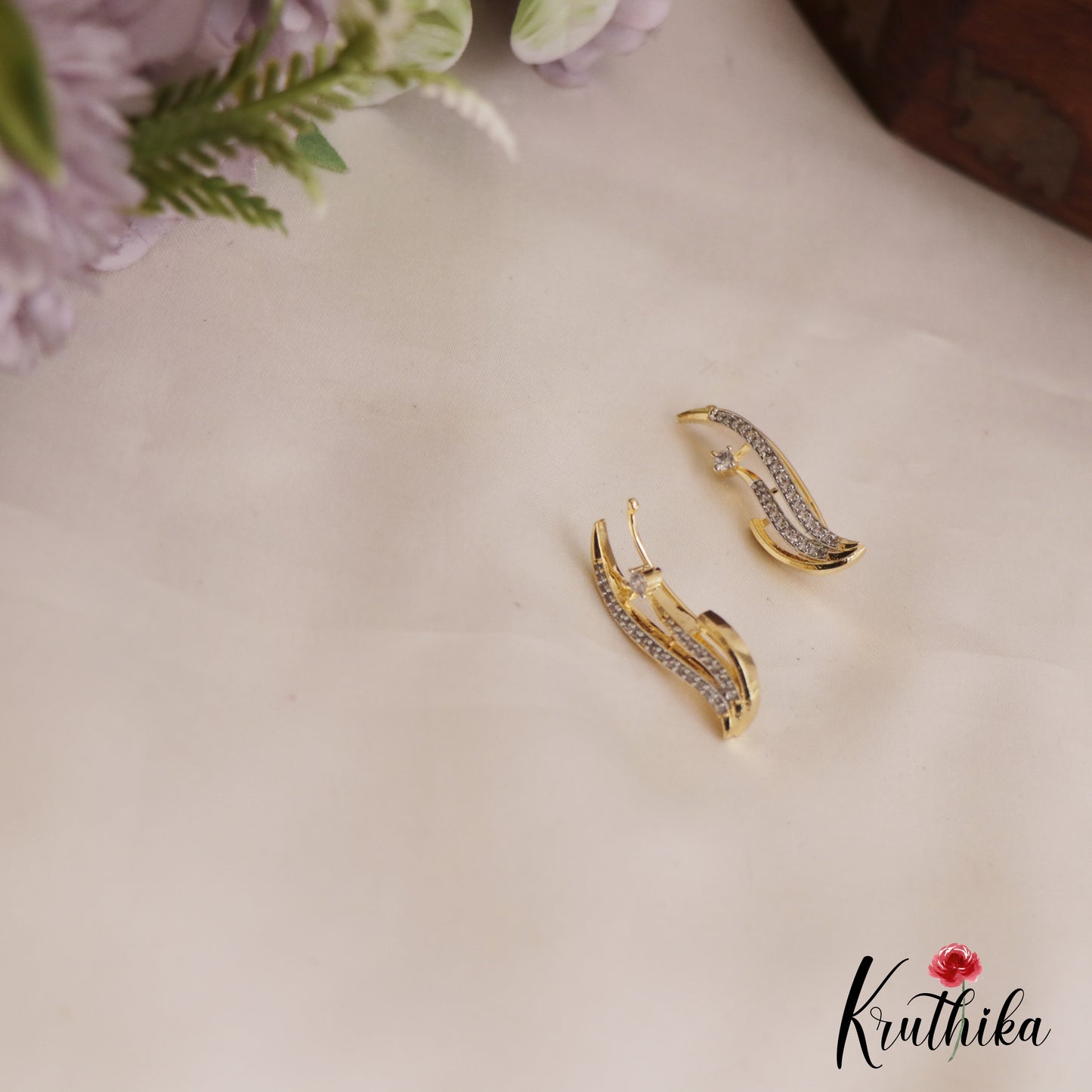 Classic Leaf Motifs AD Stones Ear Climbers E934
