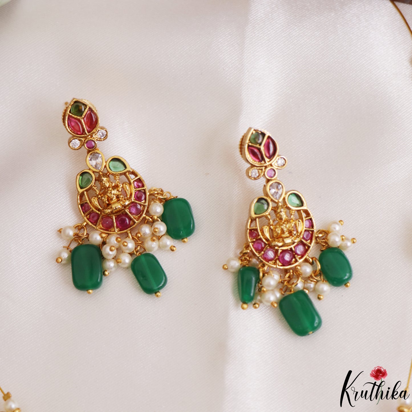 Classic Lakshmi Teardrop Motifs Kemp Invisible Chain With Green Bead Drops NC3253