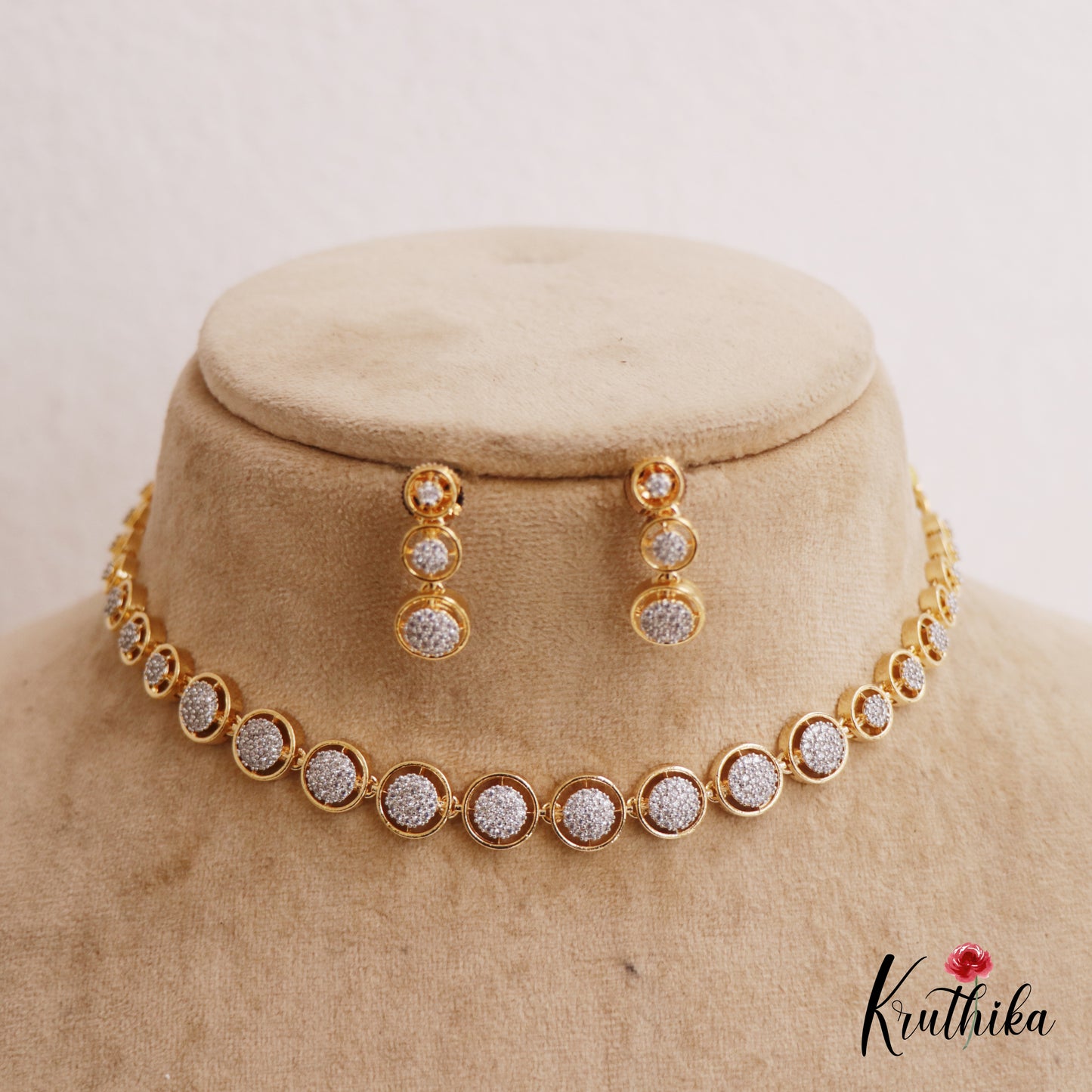 Sparkling Diamond-Finish Gold-Tone AD Choker NC2745