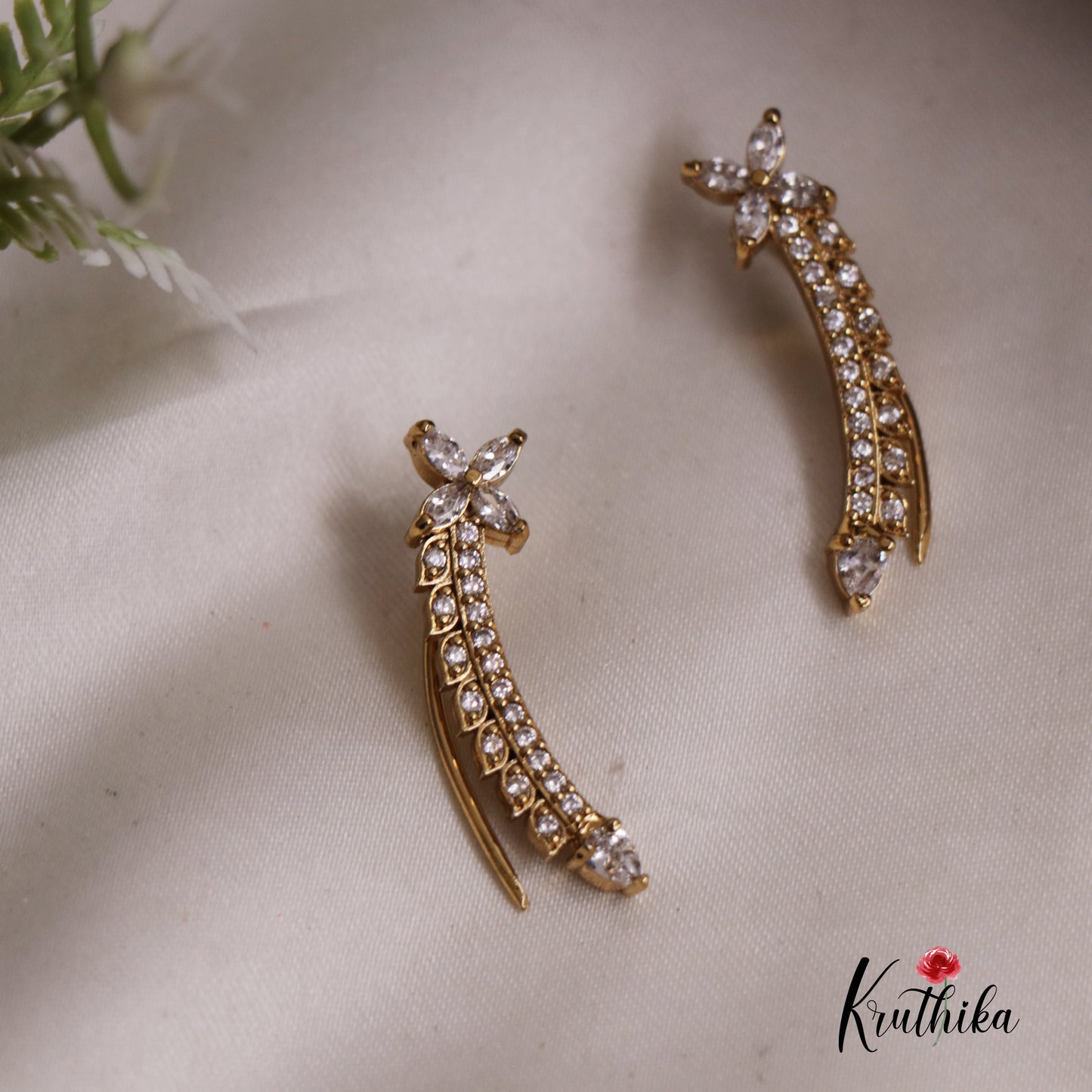 Beautiful Kemp Stone Floral Ear Climbers E790 (Available In 3 Colours)
