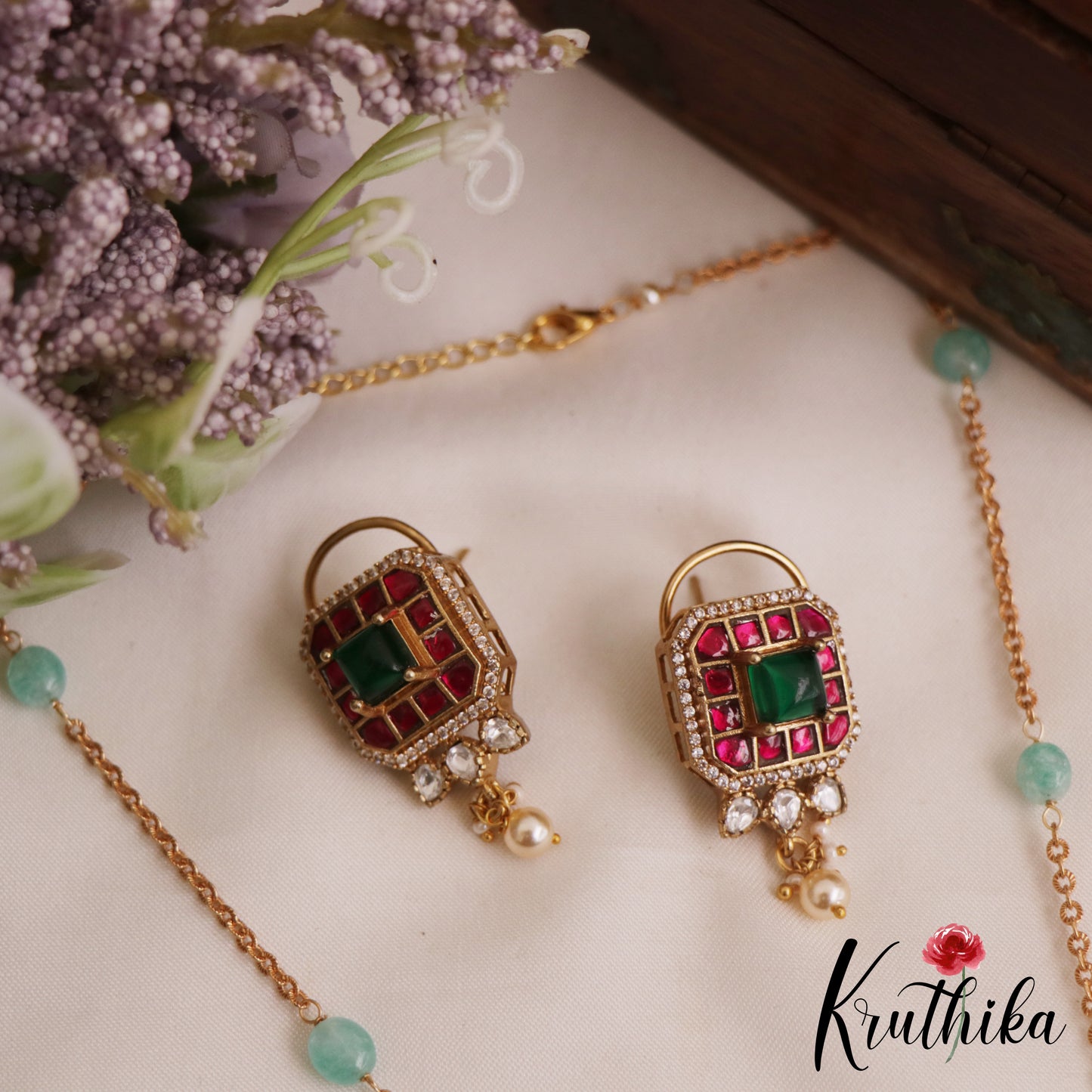 Beautiful Square Teardrop Motifs Jadau Pendant Chain LH2078