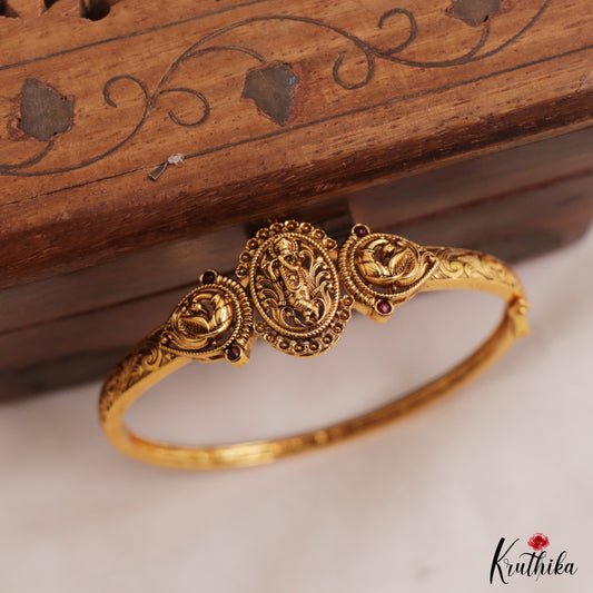 Elegant Antique Lord Krishna Motifs Bracelet/Openable Single Kada B539