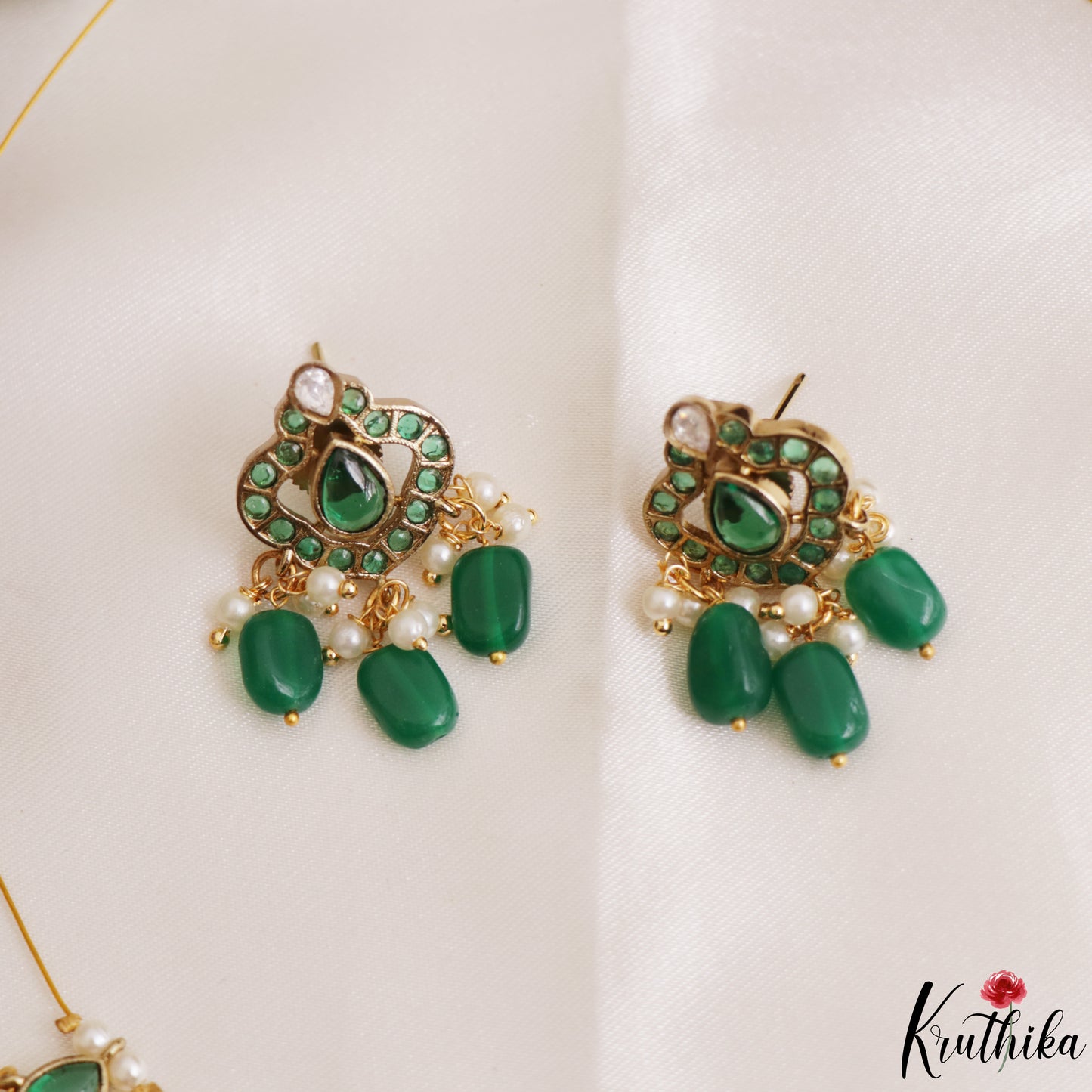 Classic Floral Teardrop Motifs Kemp Invisible Chain With Green Bead Drops NC3251 (Available In 3 Colors)