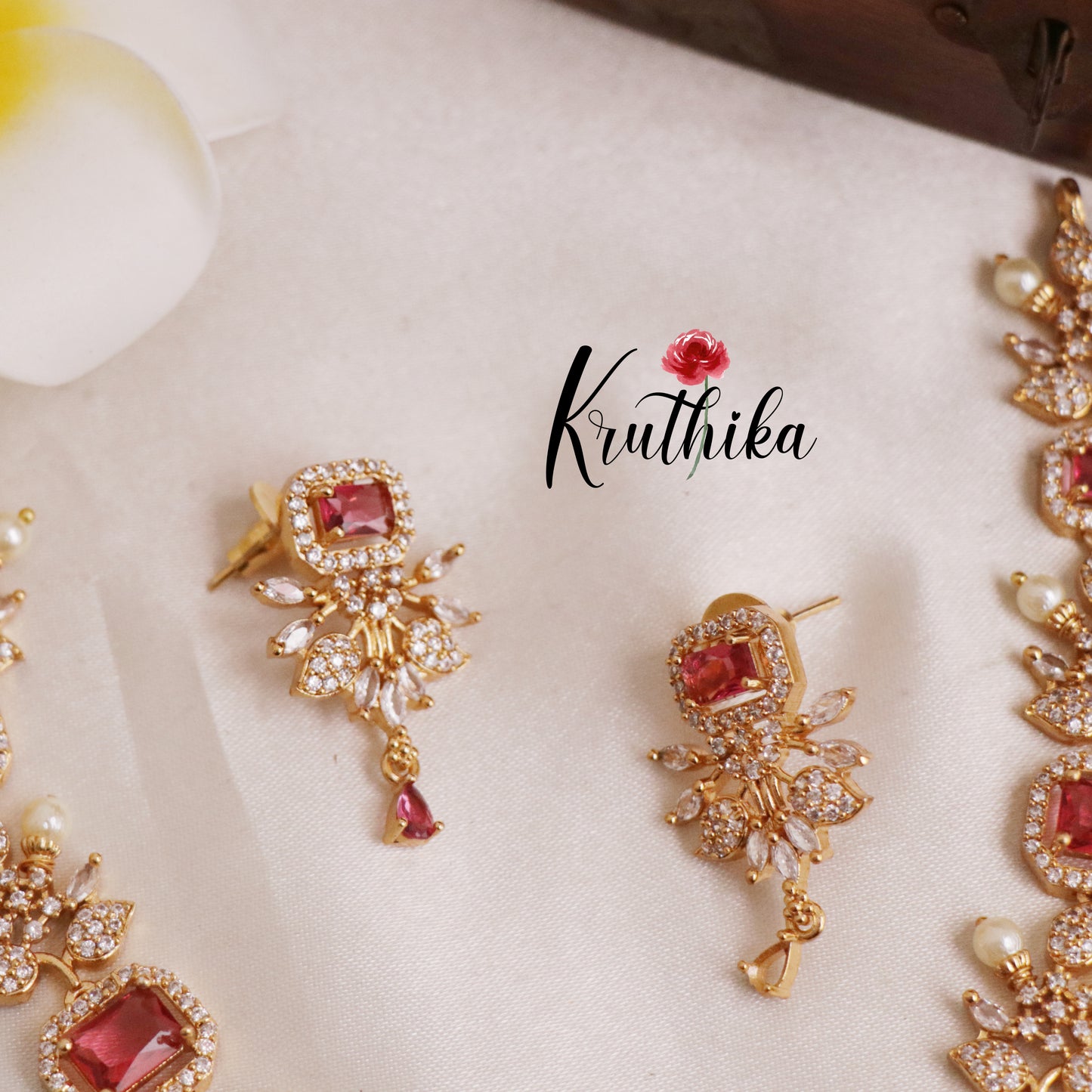 Elegant AD  Stone flower Necklace NC1933 [Available in 2 colours]