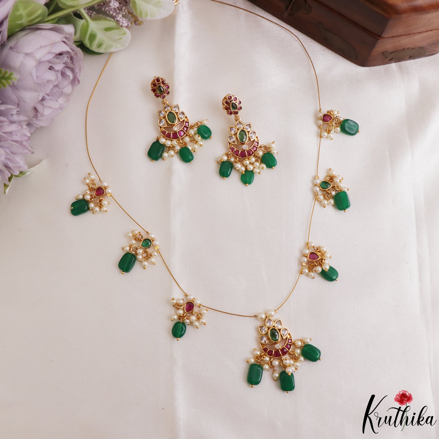 Elegant Teardrop Motifs Kemp Invisible Chain With Green Bead Drops NC3254