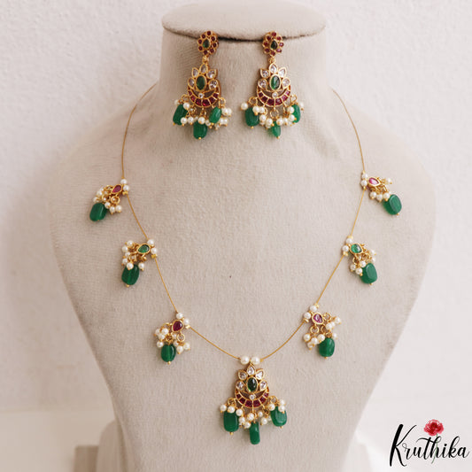 Elegant Teardrop Motifs Kemp Invisible Chain With Green Bead Drops NC3254