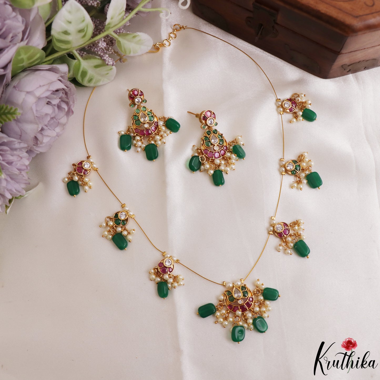 Pretty Lotus Teardrop Motifs Kemp Invisible Chain With Green Bead Drops NC3256