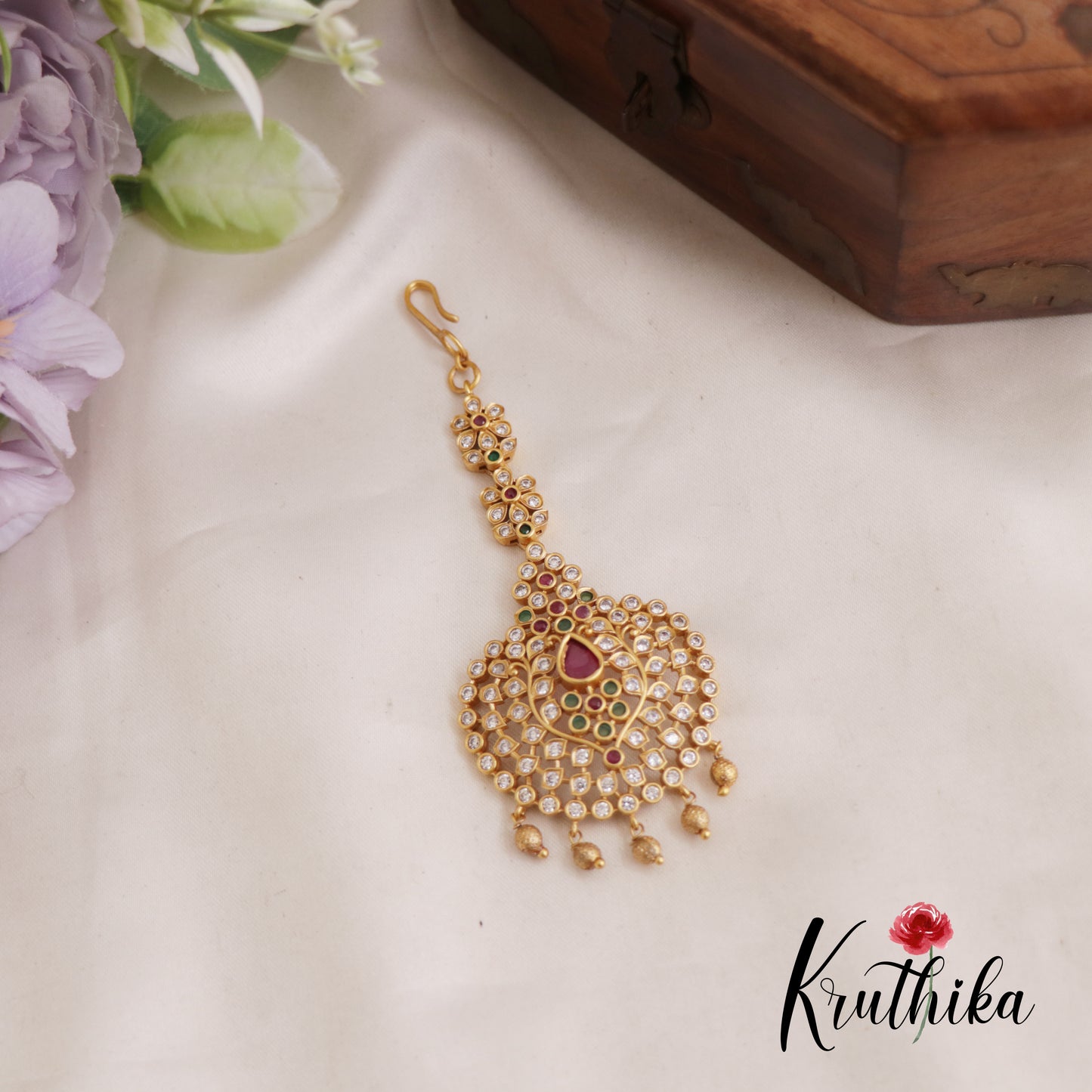 Elegant Leaf Floral Motifs Kemp Maang Tikka With Golden Bead Drops MT335