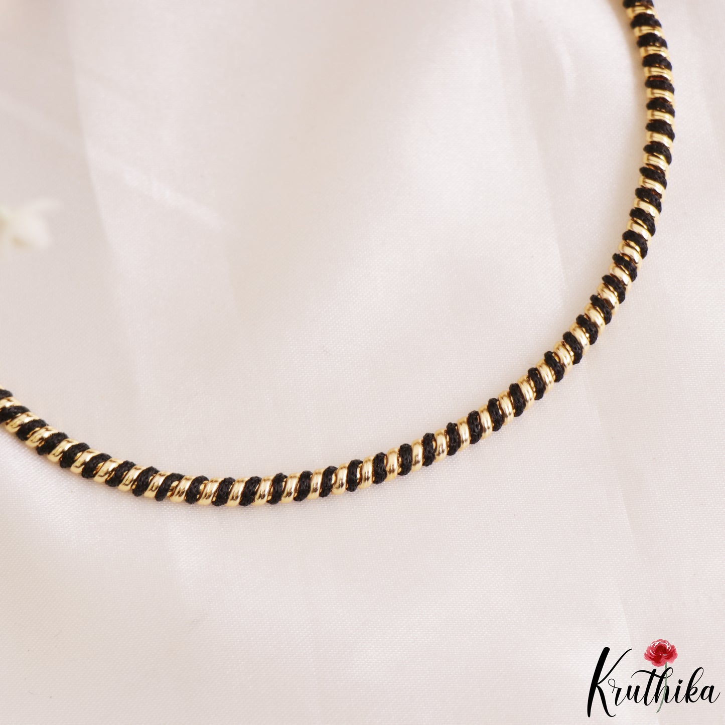 Elegant Black & Gold Twisted Hasli Necklace For Pendant NC3173
