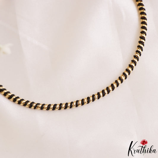 Elegant Black & Gold Twisted Hasli Necklace For Pendant NC3173