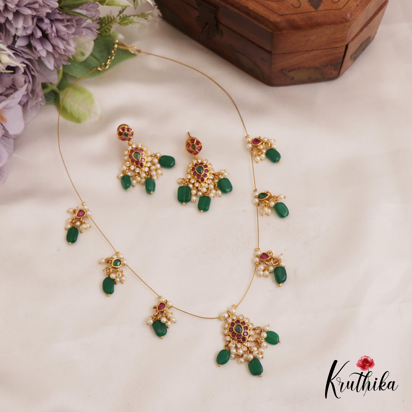 Simple Leaf Motifs Jadau Invisible Chain With Green Bead Drops NC2740
