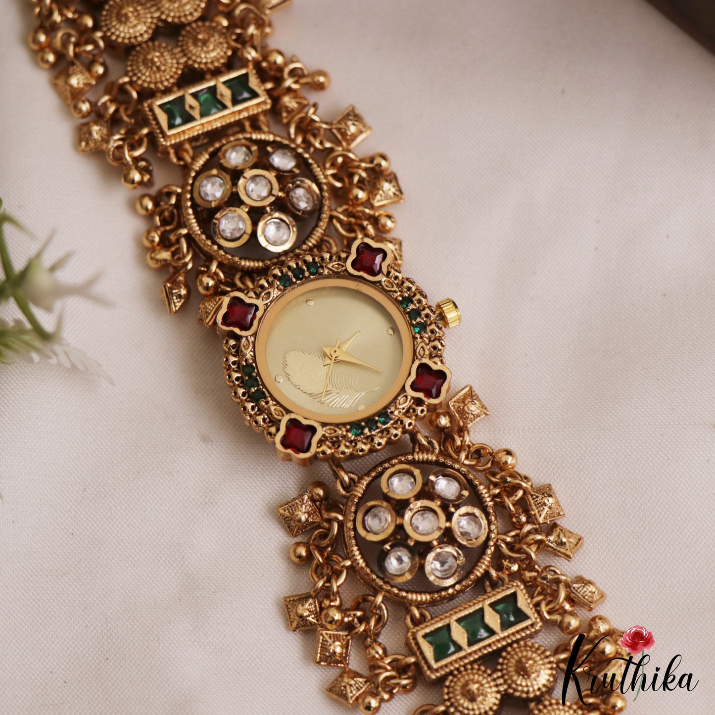 Premium Antique Floral Motifs Bracelet Watch B495