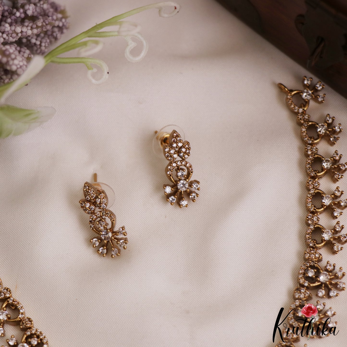 Pretty Floral Motifs Gold-Tone AD Necklace NC2992