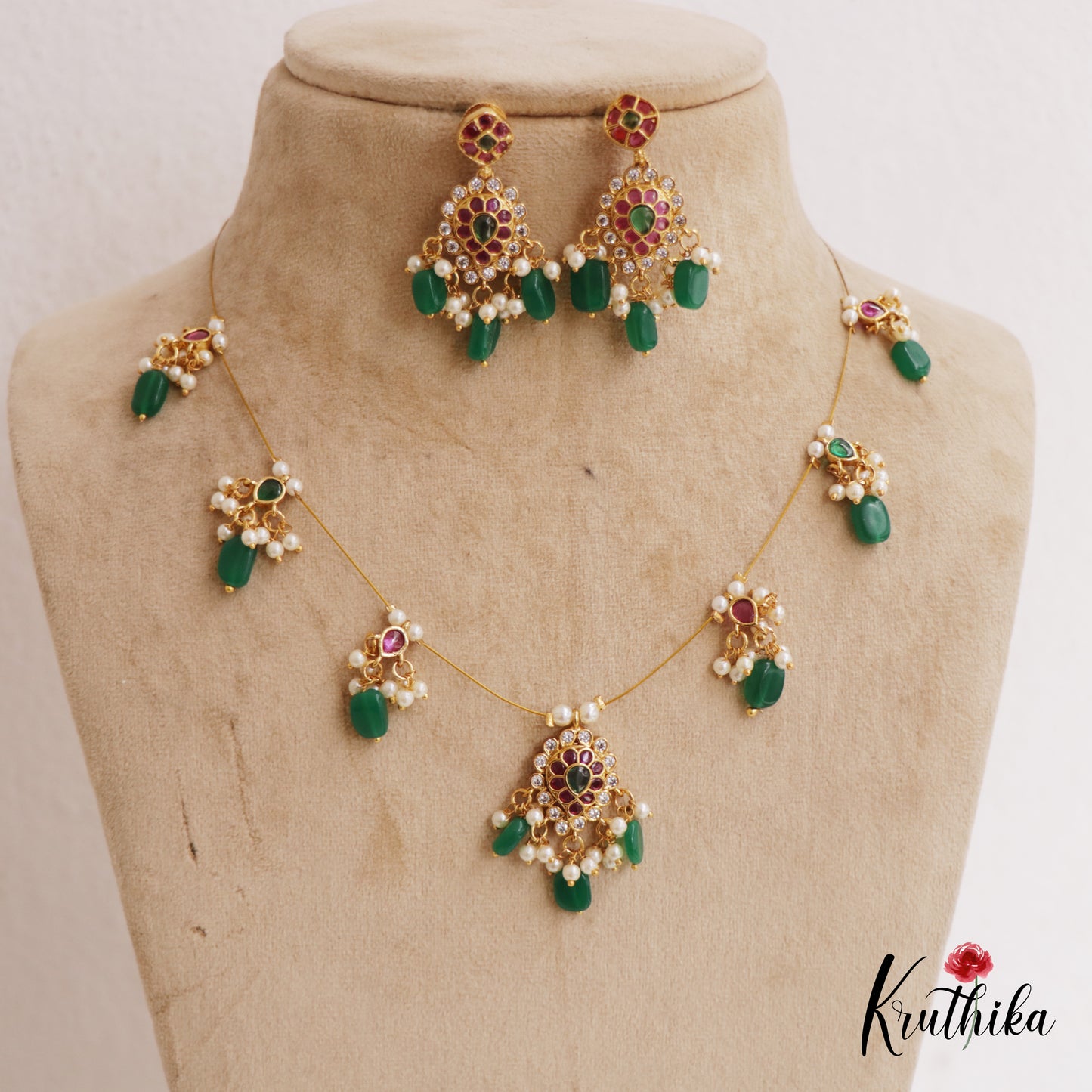 Simple Leaf Motifs Jadau Invisible Chain With Green Bead Drops NC2740