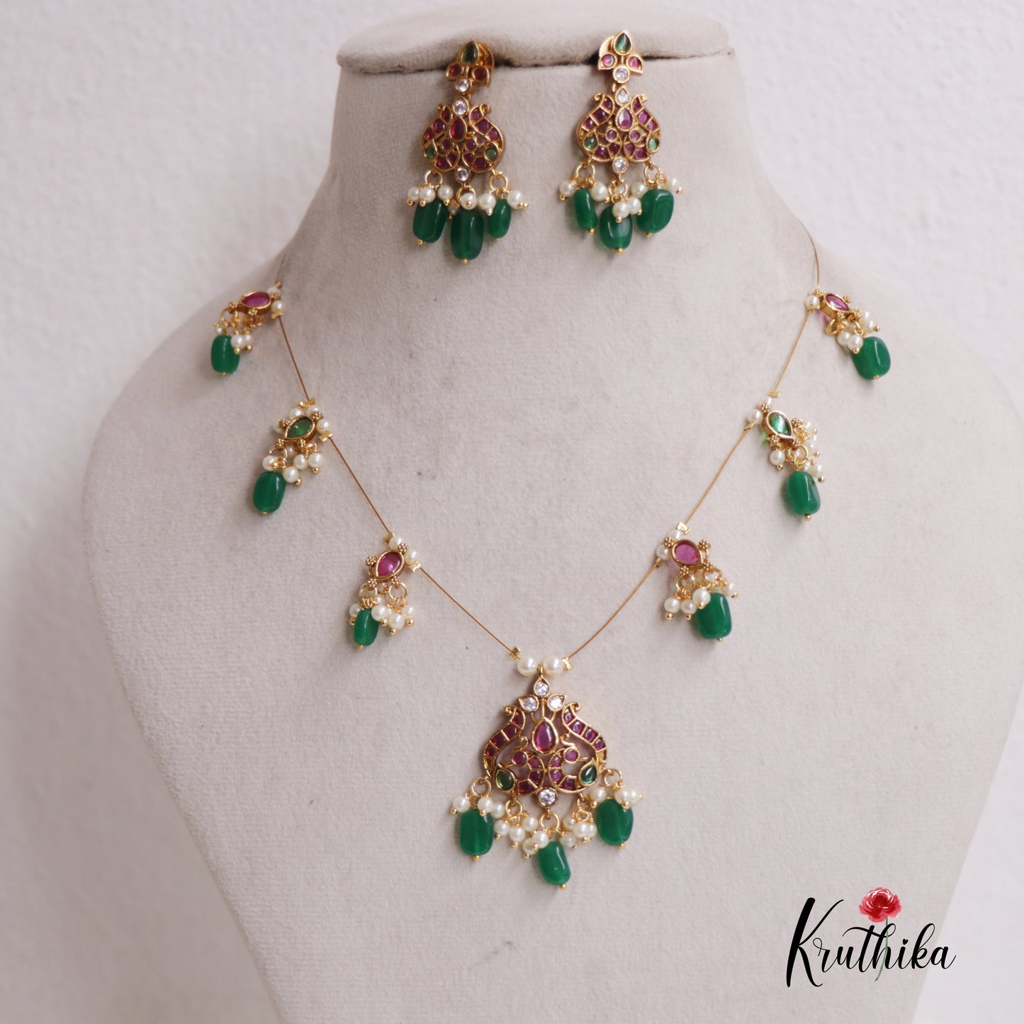 Elegant Peacock Kemp Stone Invisible Necklace NC2508