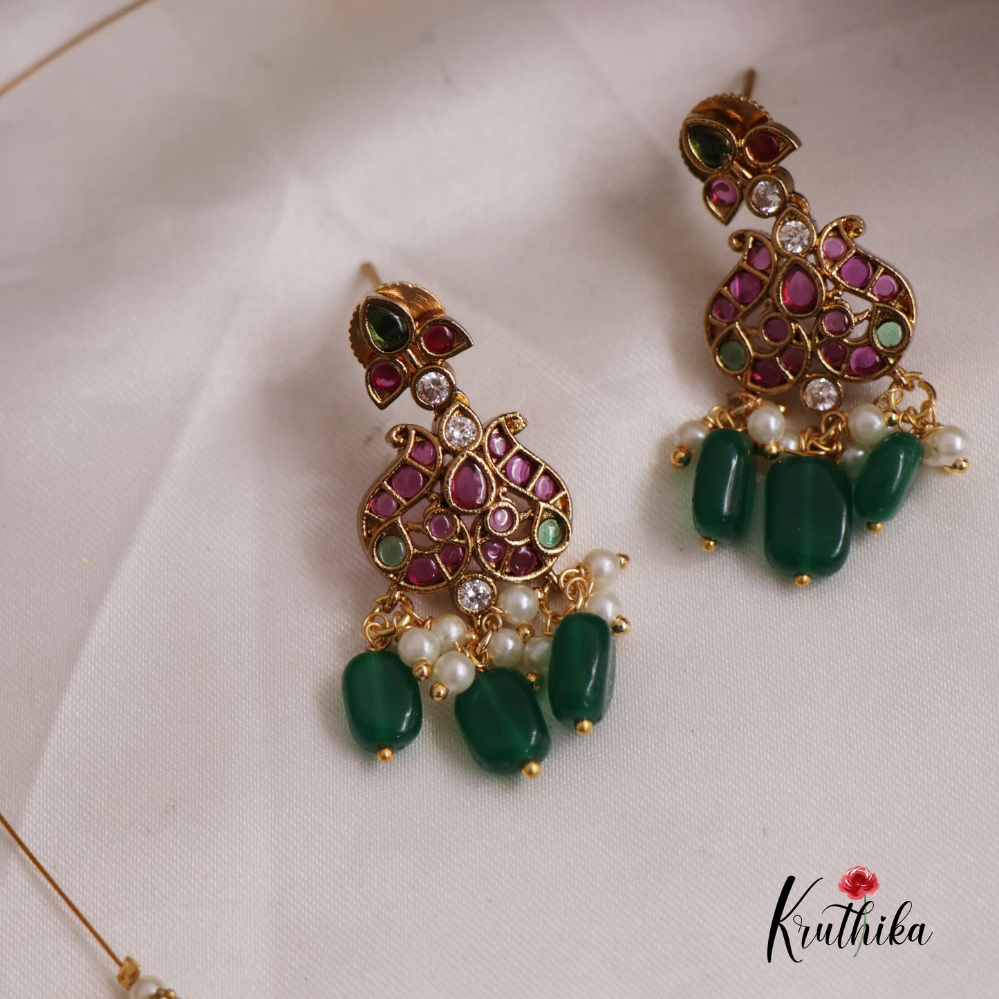 Elegant Peacock Kemp Stone Invisible Necklace NC2508