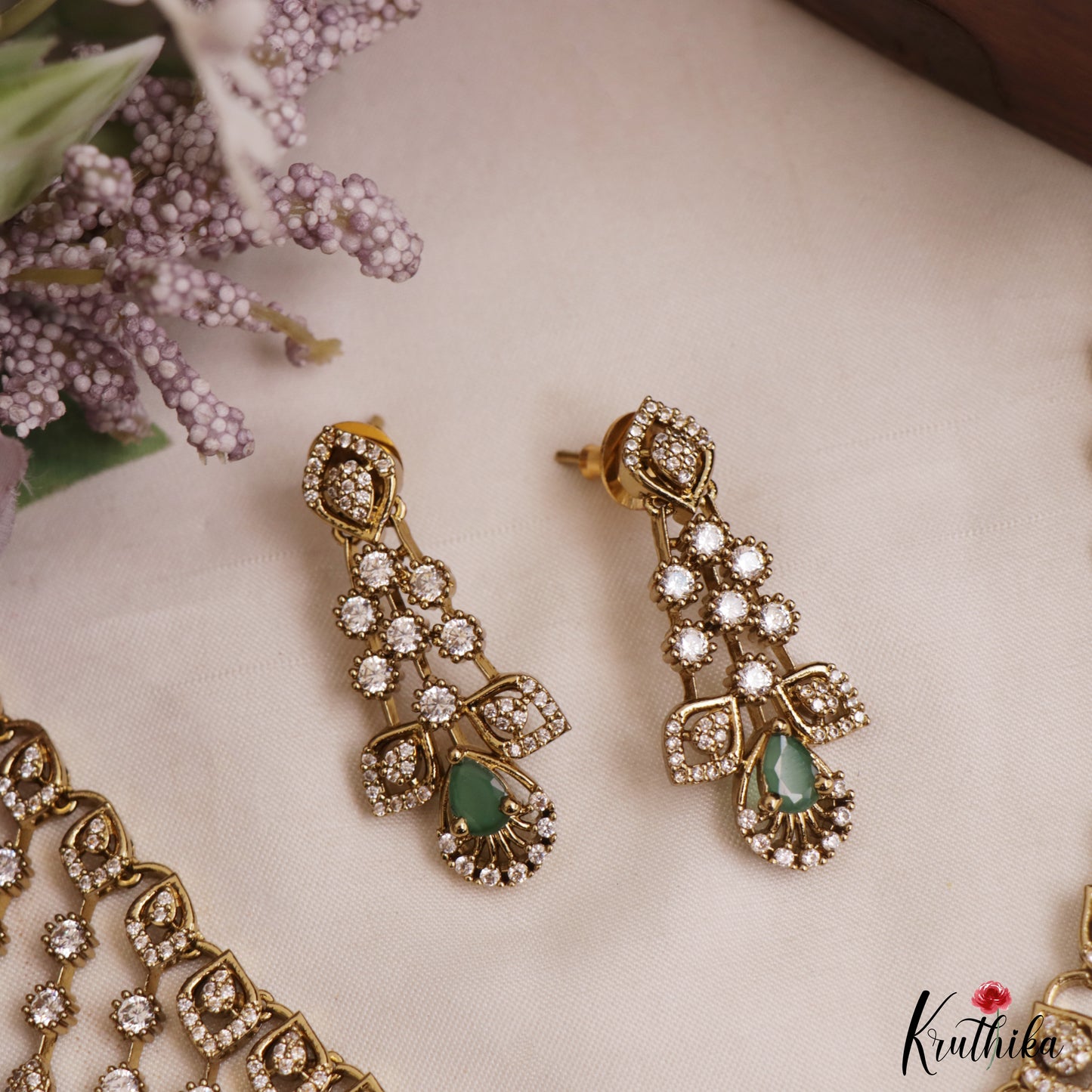 Sparkling Teardrop Motifs Gold-Tone AD Victorian Choker NC3021 (Available In 2 Colors)